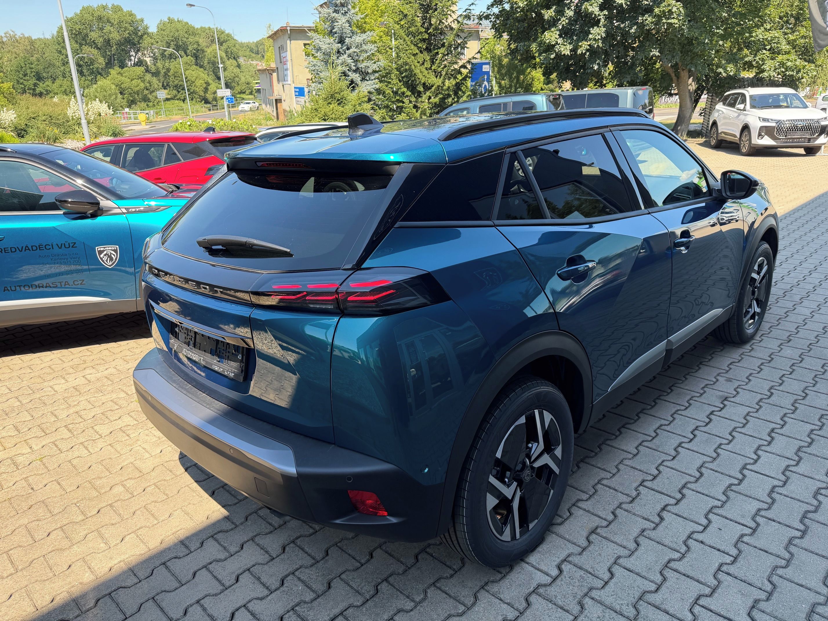 Peugeot 2008, ALLURE Turbo 100 MAN6 Sklad - fotka 4