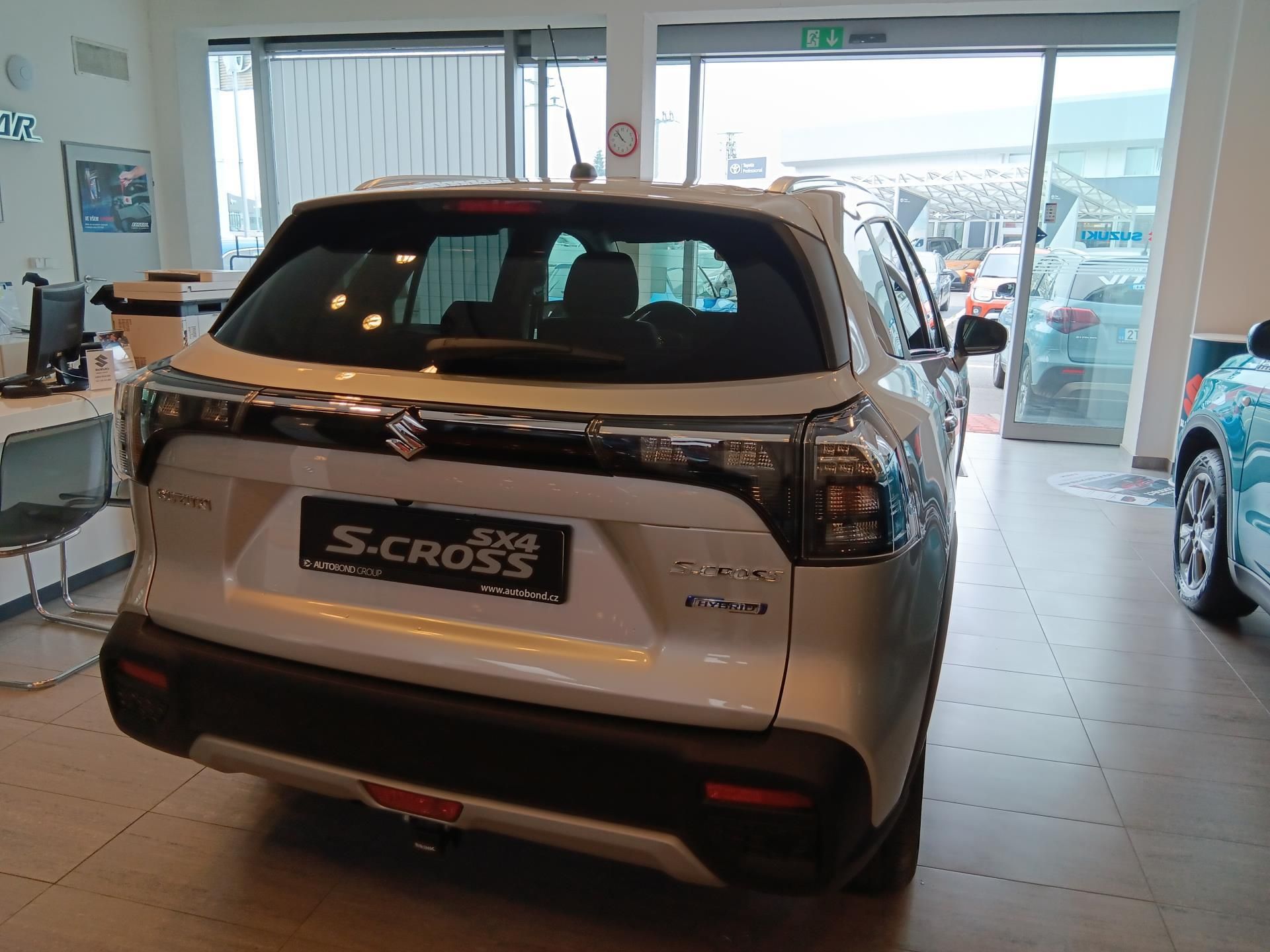 Suzuki S-Cross, PREMIUM 1.4 HYBRID M/T 4x4 - fotka 4