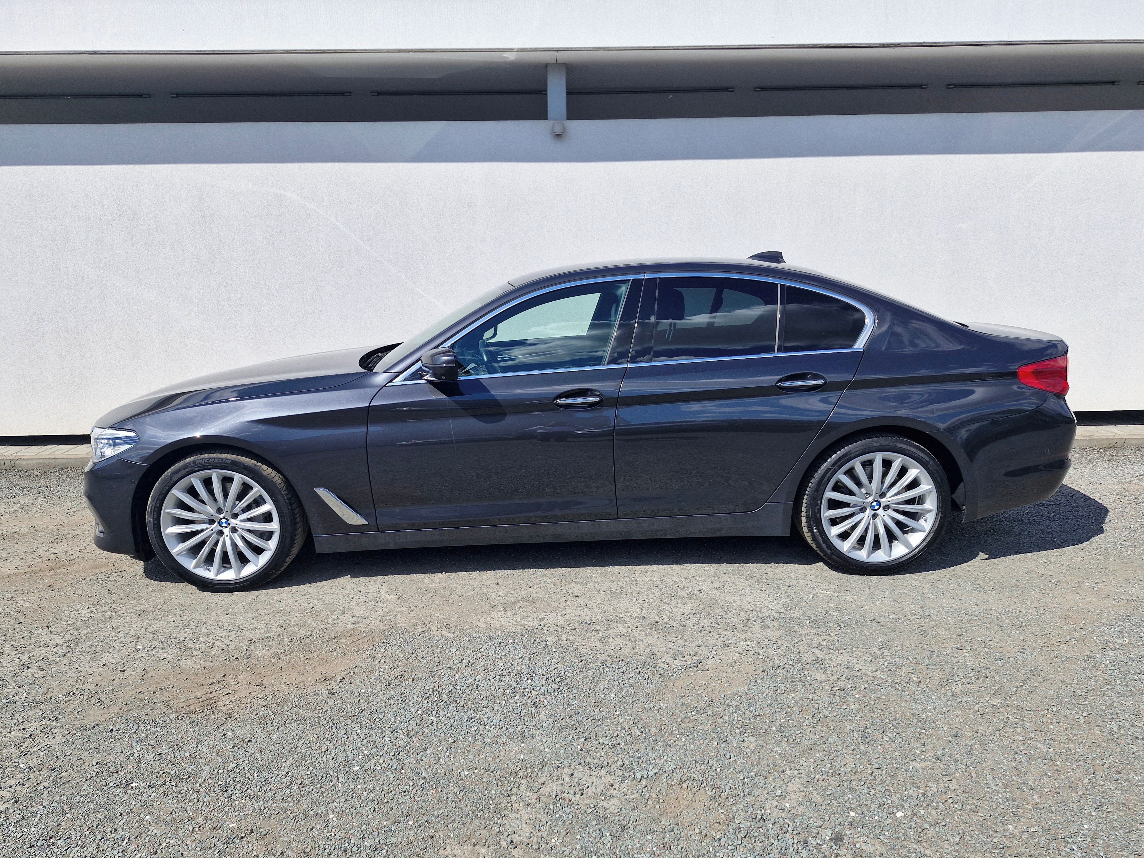 BMW Řada 5, 530d XDrive 195 kW, TOP VÝBAVA - fotka 2