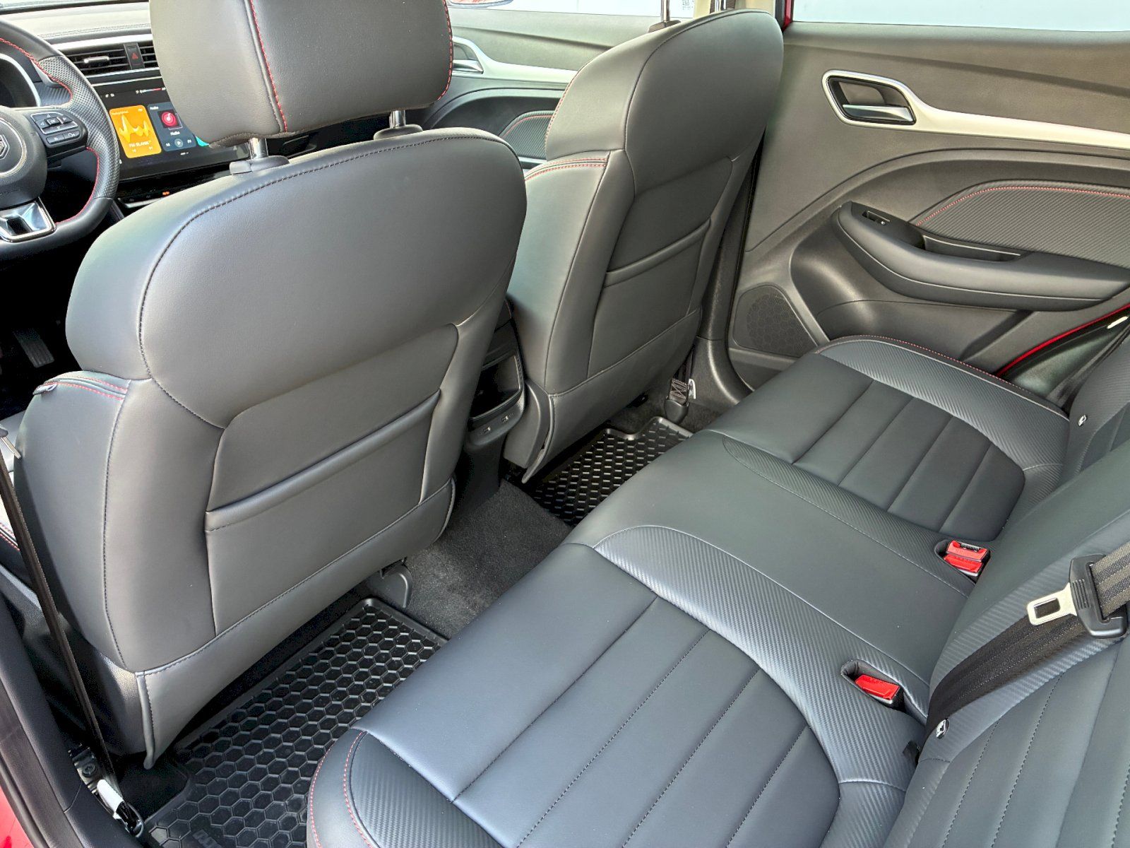 MG ZS, 1,0 TGI / 82 kW Exclusive 6AT - fotka 6