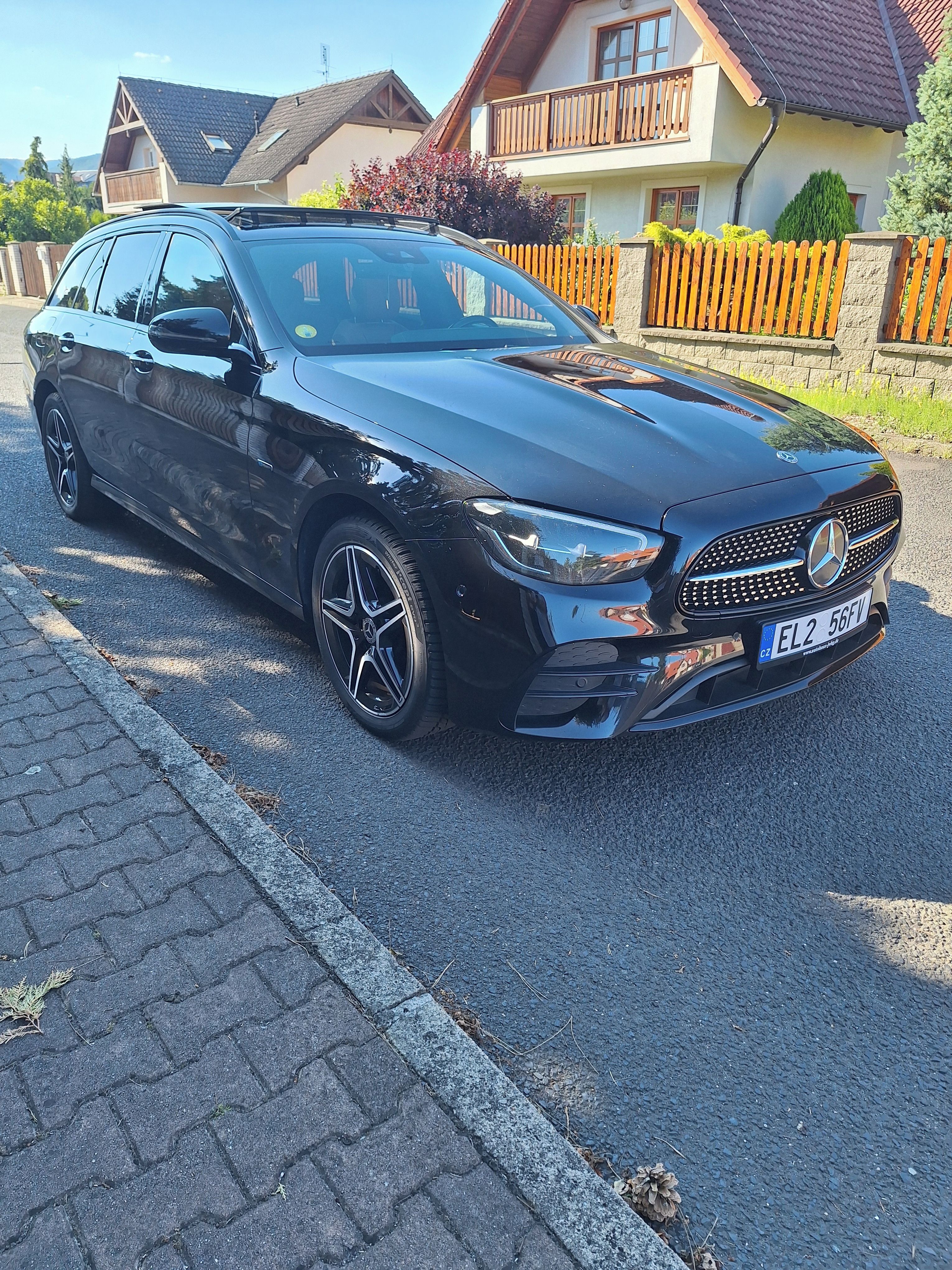 Mercedes-Benz Třídy E, Mercedes benz třidy E 300de - fotka 2