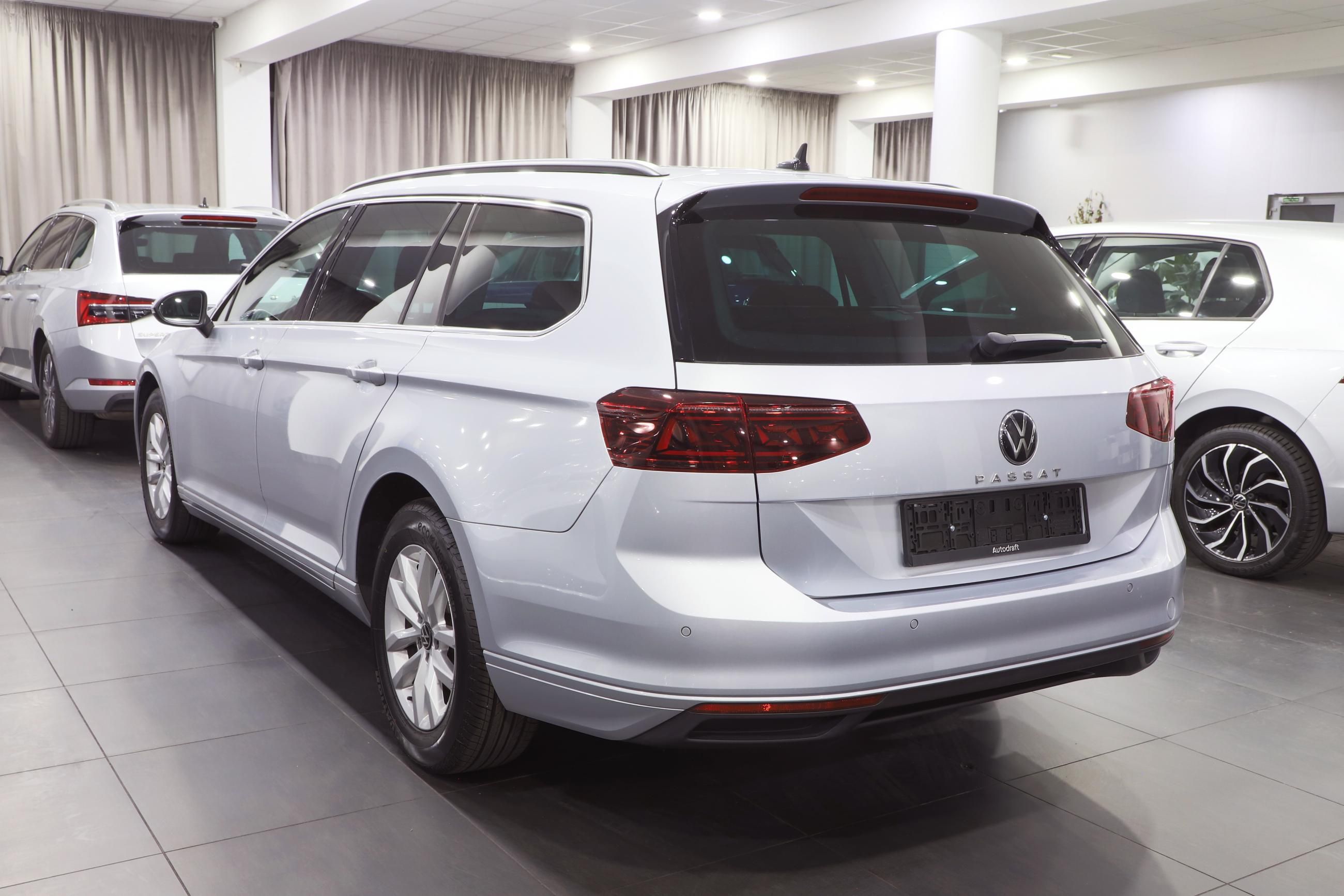 Volkswagen Passat Variant, 2.0 TDI 110kW DSG / Matrix - fotka 4