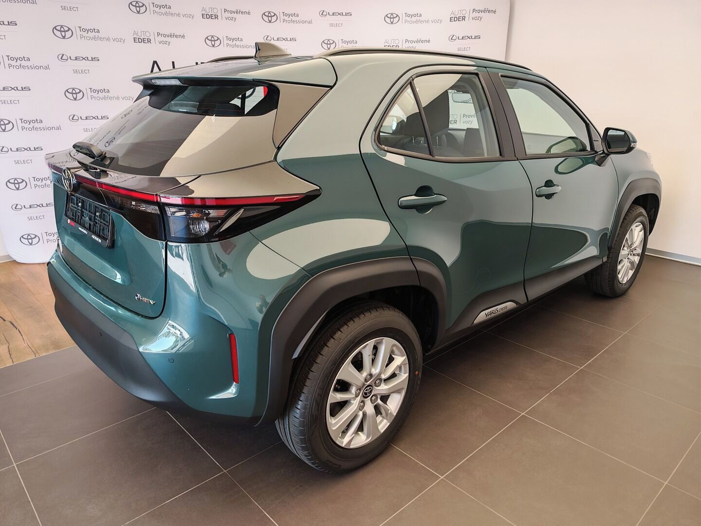 Toyota Yaris Cross, 1.5 Hybrid ( 115k ) e-CVT 4x2 - fotka 4