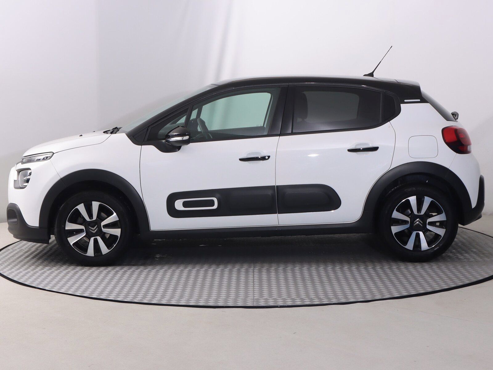 Citroën C3, 1.2 PureTech, Automat - fotka 3