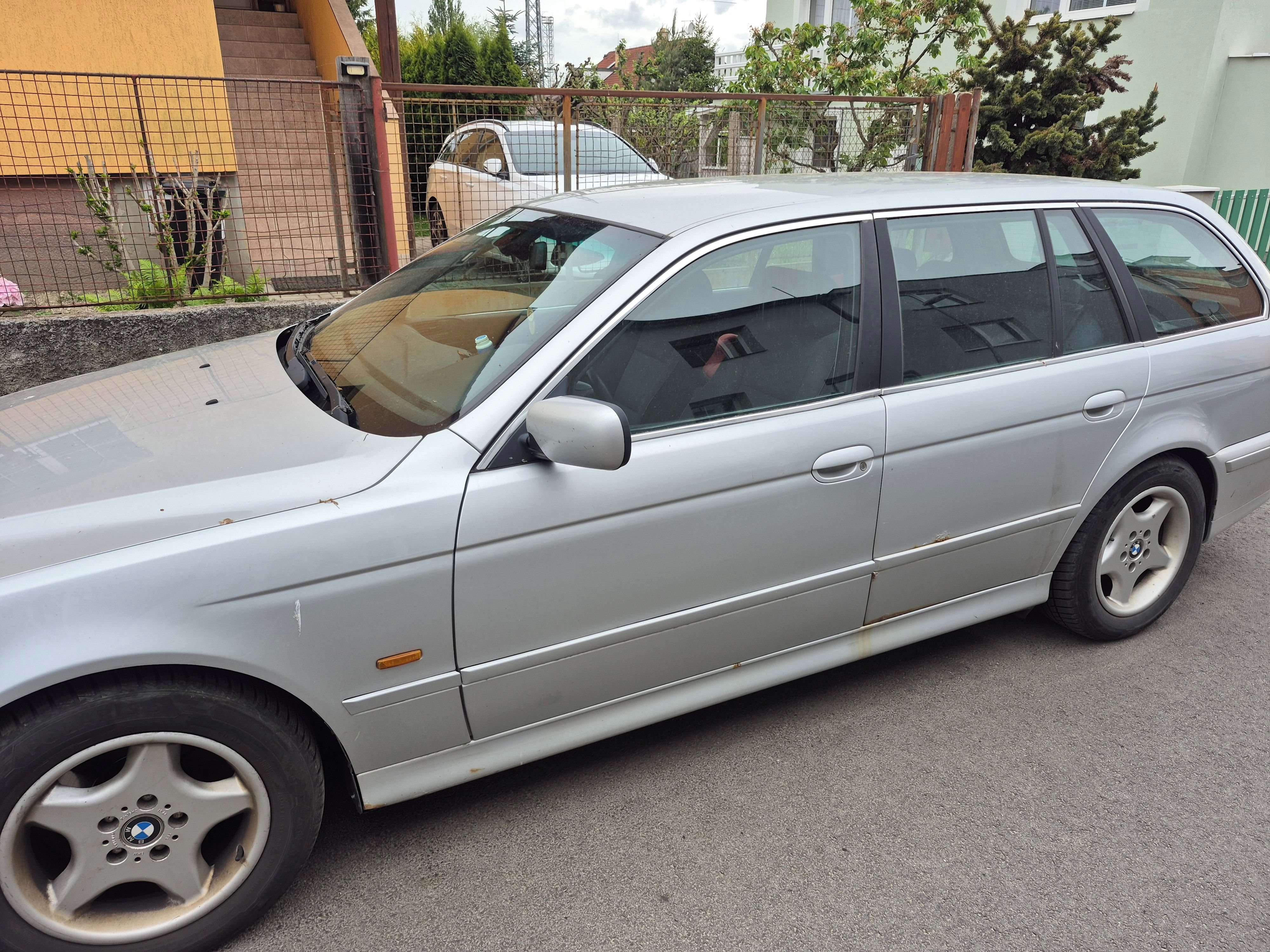 BMW Řada 5, 530d; automat. po facelift - fotka 4