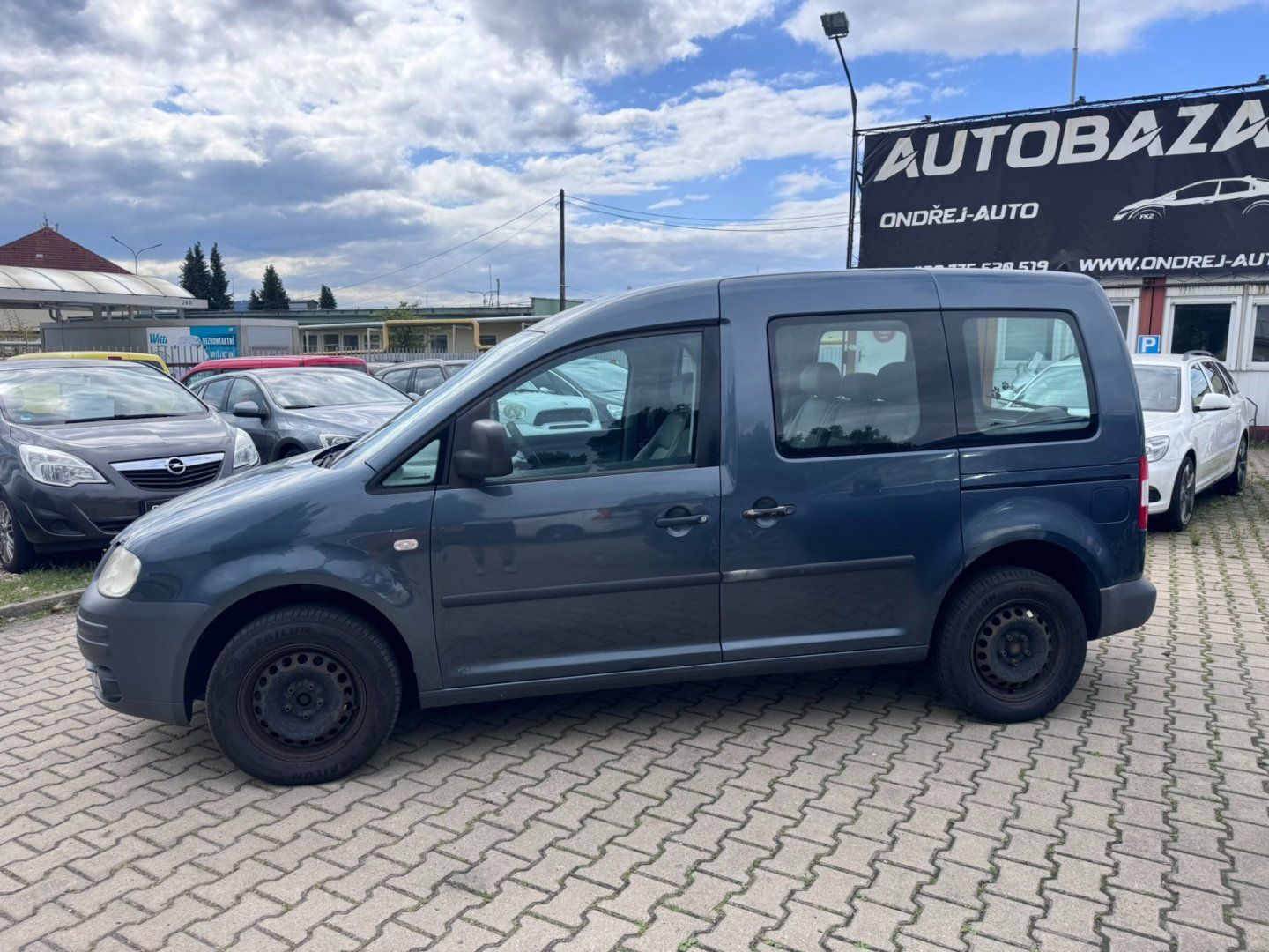 Volkswagen Caddy, 1,9 TDI 77KW TAŽNÉ 2X PNEU STK - fotka 2