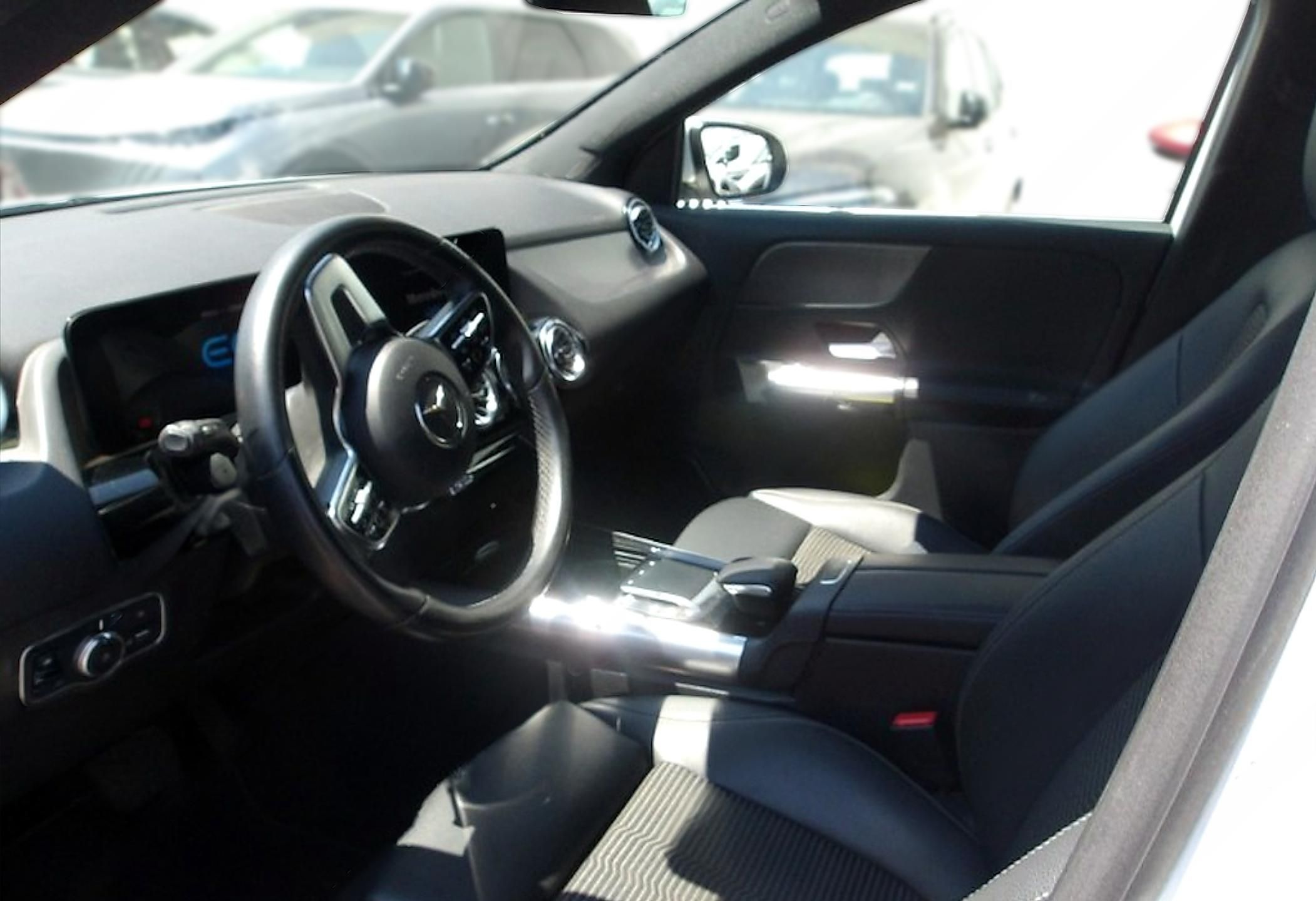 Mercedes-Benz EQA, EQA 250 Sport 66 kWh - fotka 6