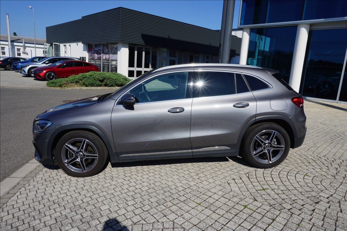 Mercedes-Benz GLA, 2,0 200 d 4MATIC, CZ 1. Majite - fotka 4