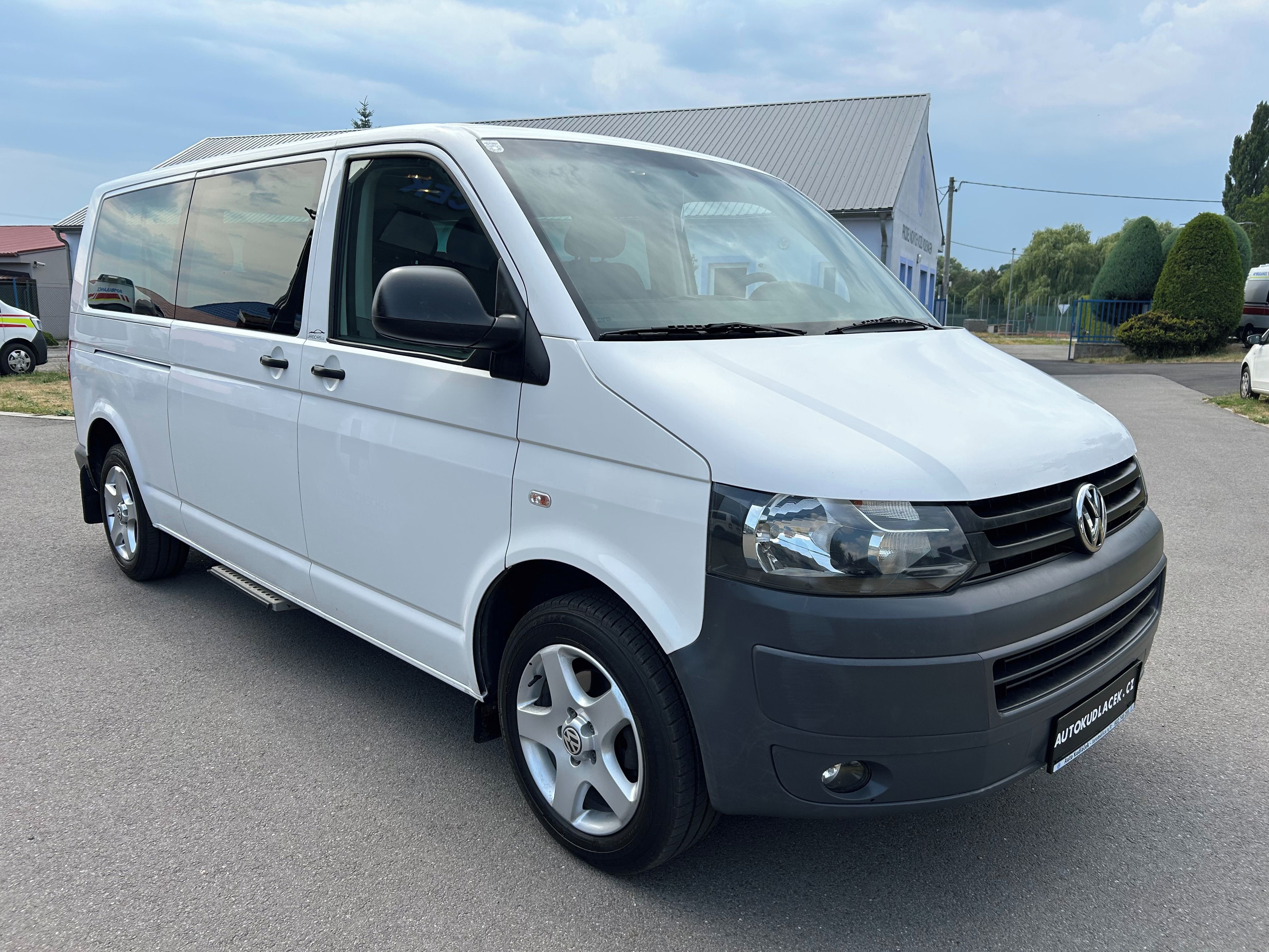Volkswagen Caravelle, T5 - 2.0 TDI Sanitní vůz DSG - fotka 3