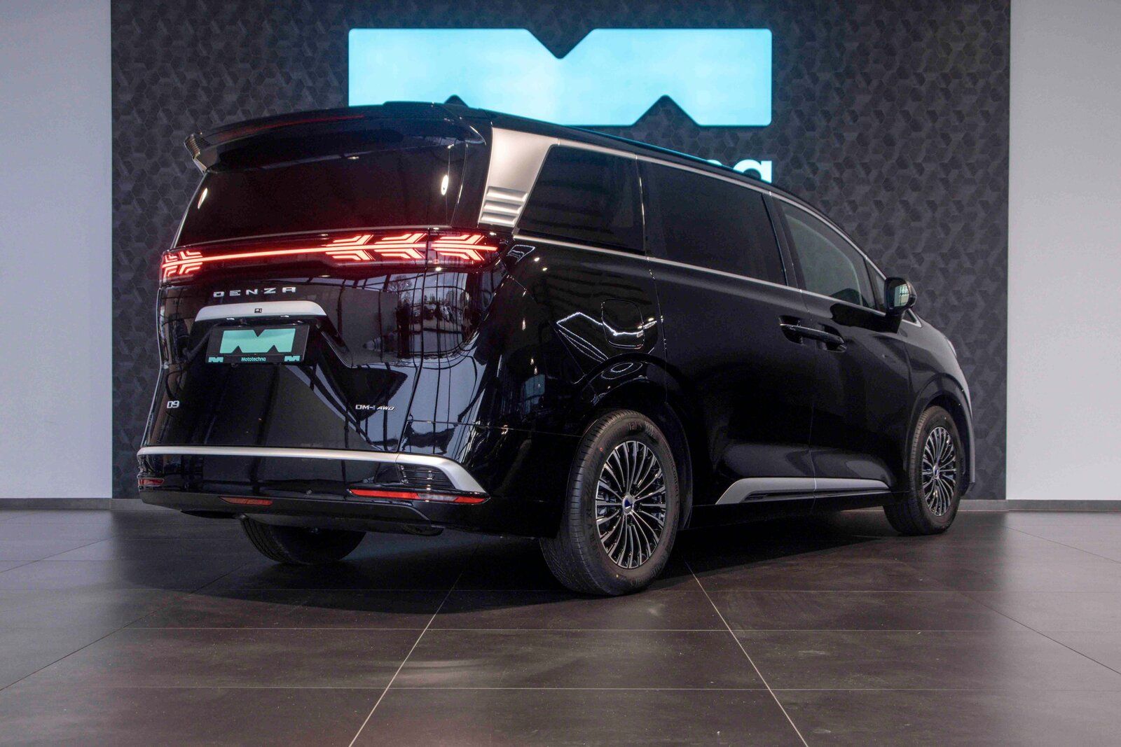 Denza D9, DM-i 40kWh PHEV AWD, Nové - fotka 5