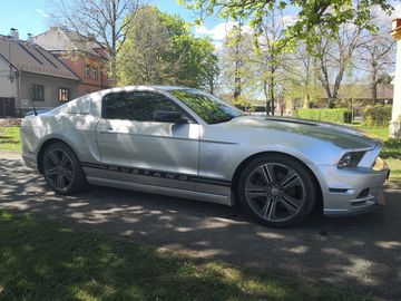 3.7 V6 PREMIUM - 9 let v ČR