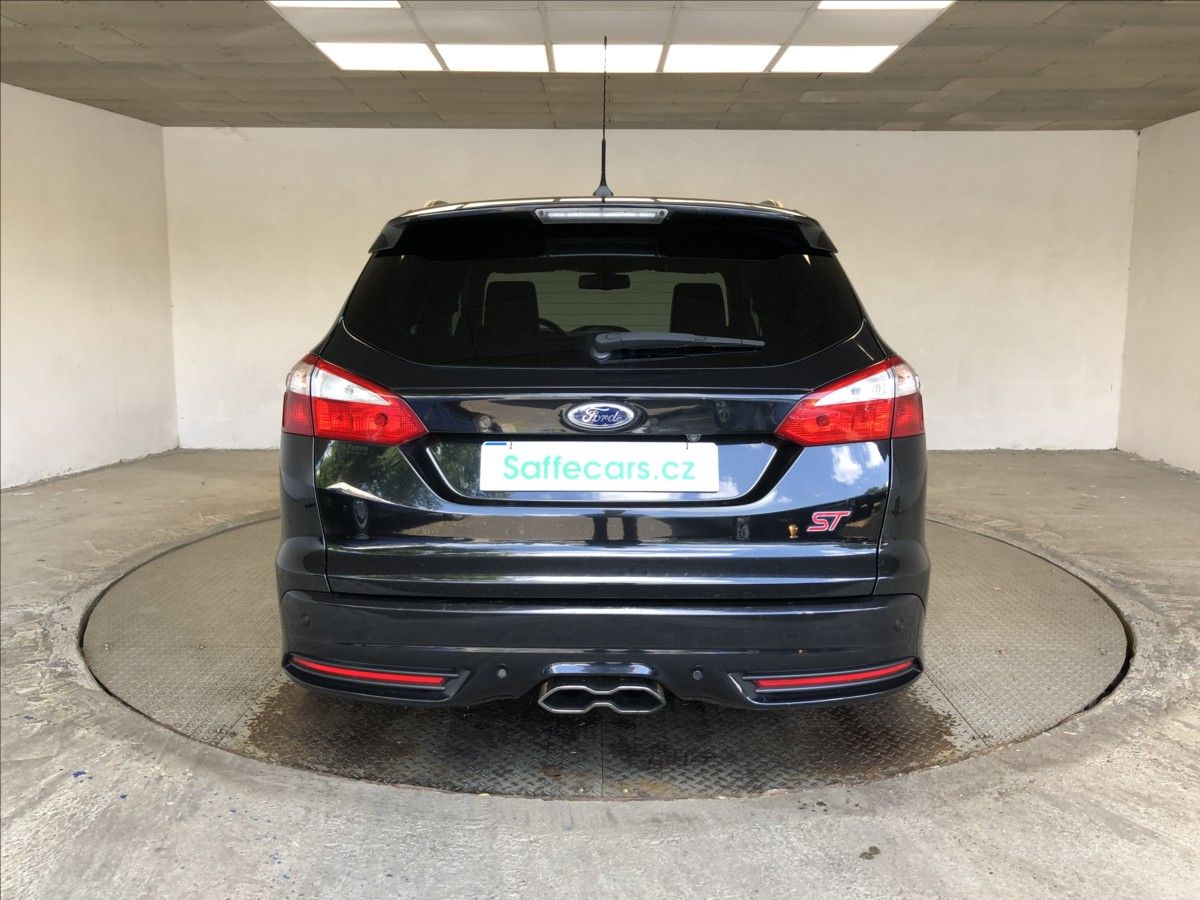 Ford Focus, 2,0 16V ST - fotka 6