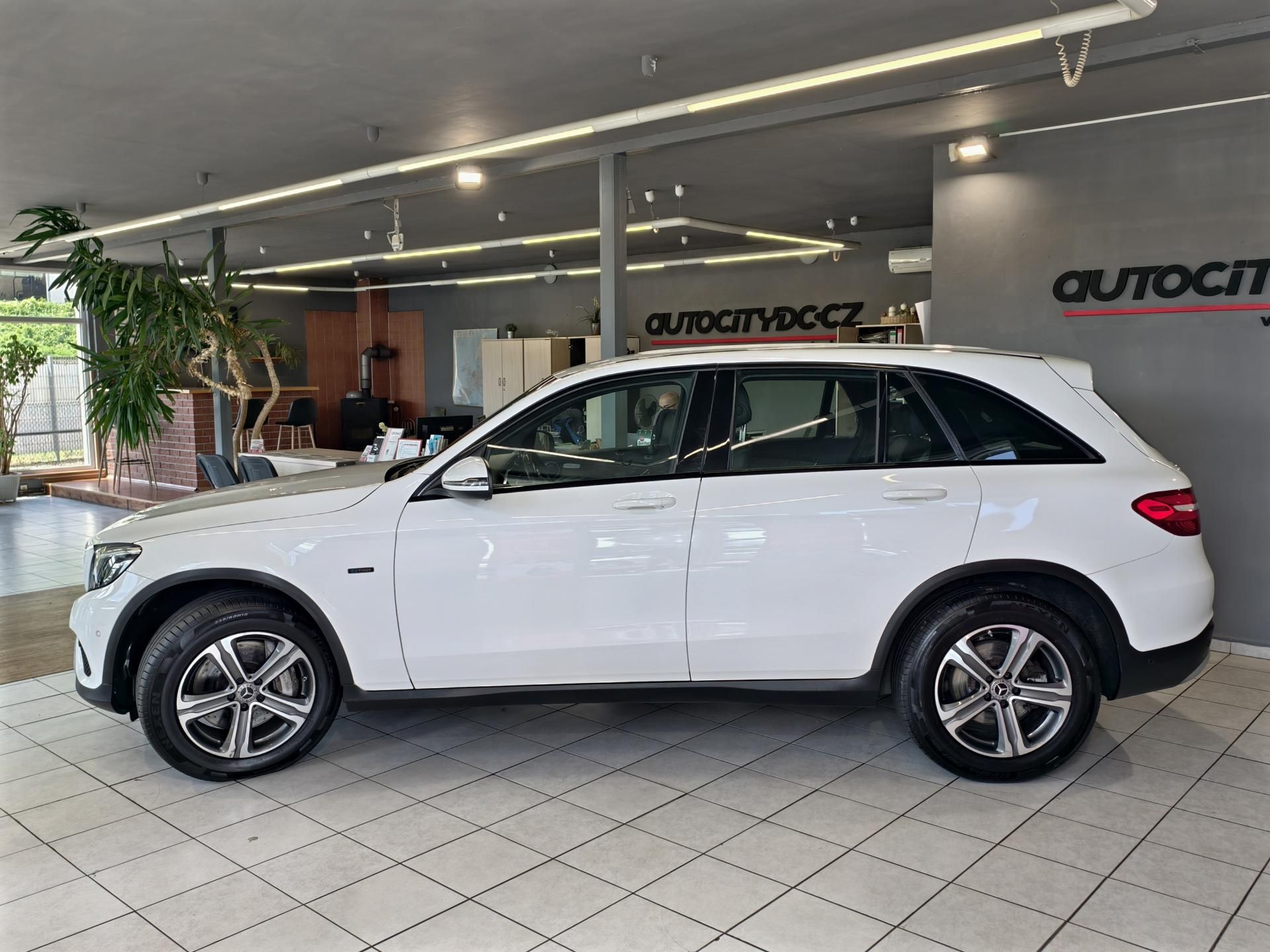 Mercedes-Benz GLC, 350 e 4MATIC 235kW Plug-In DPH - fotka 4
