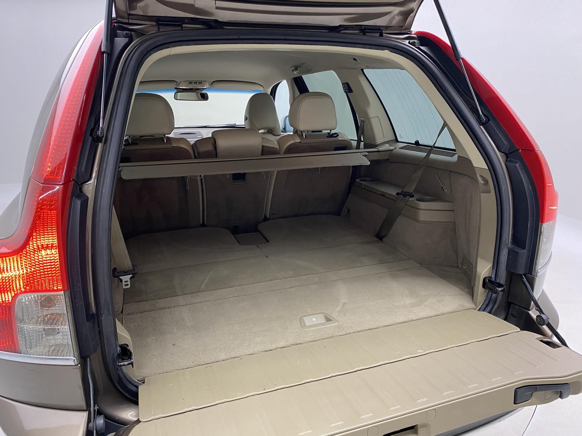 Volvo XC90, D5 AWD EXECUTIVE AUT CZ 7míst - fotka 6