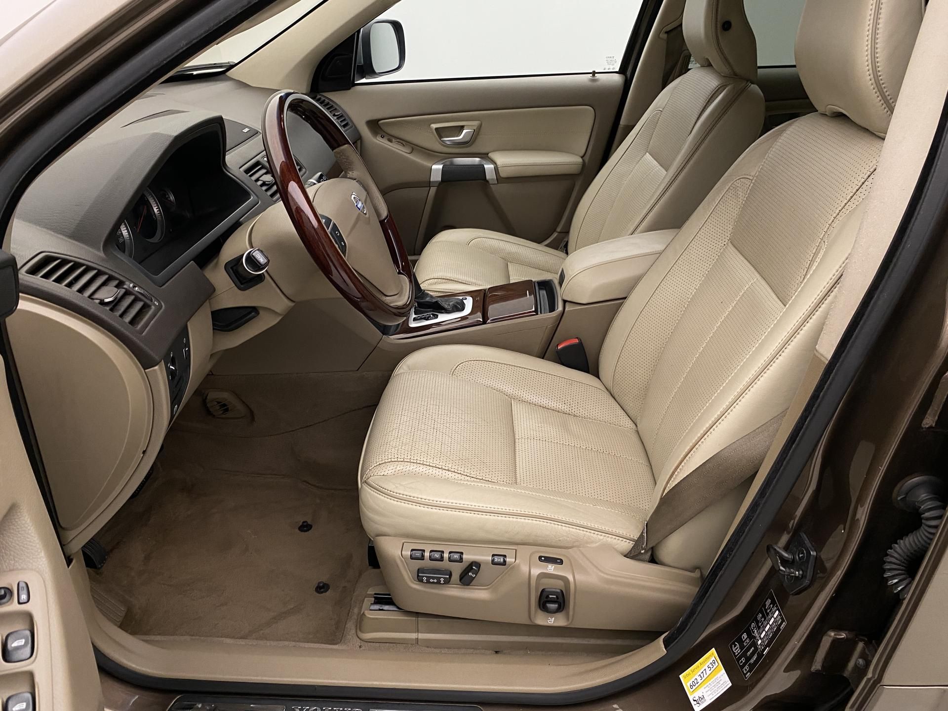 Volvo XC90, D5 AWD EXECUTIVE AUT CZ 7míst - fotka 3