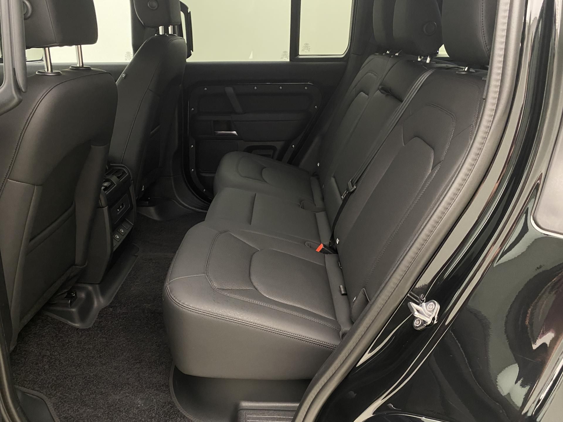 Land Rover Defender, 110 D300 X-DYNAMIC SE AWD CZ - fotka 5
