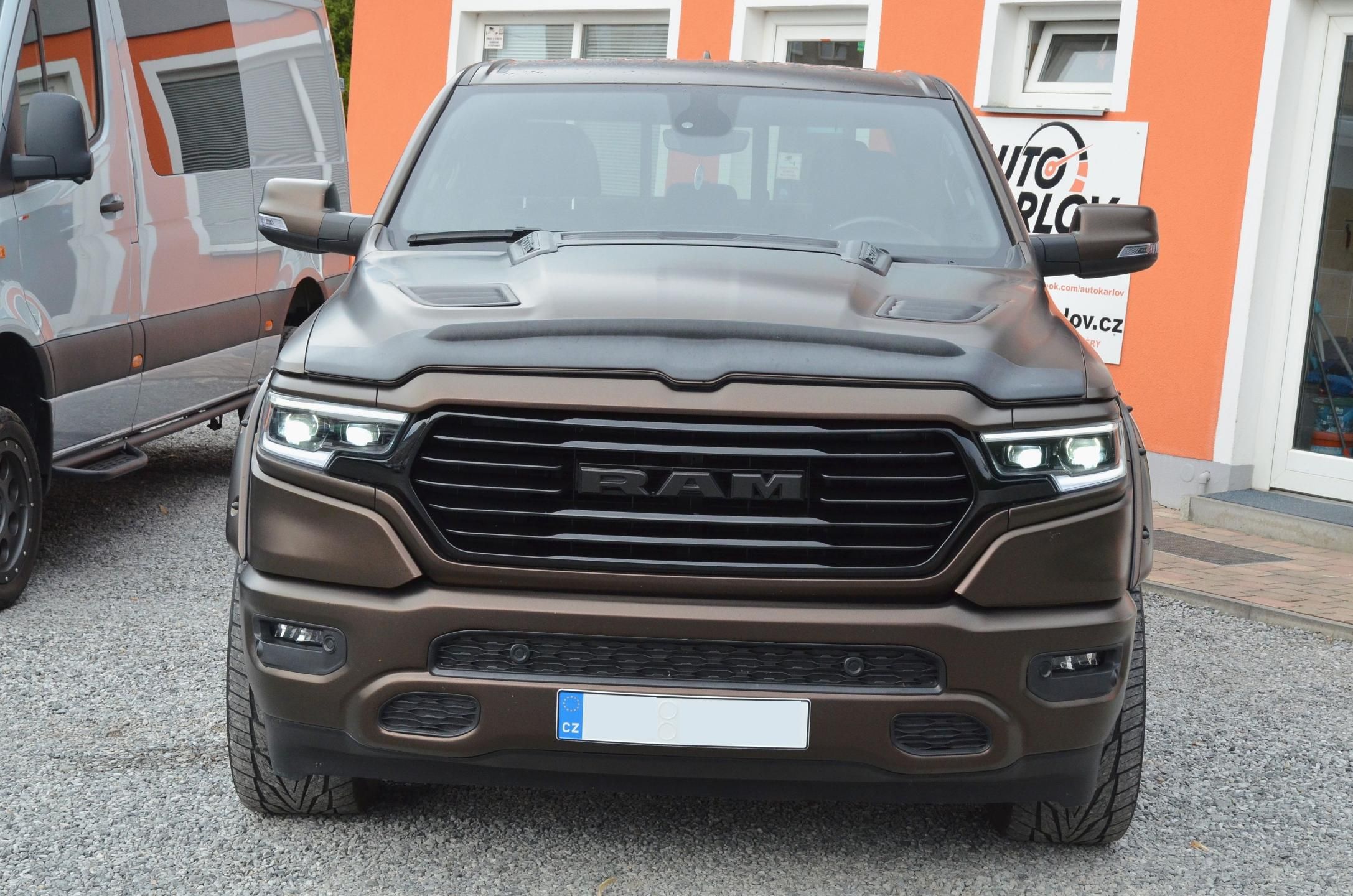 Dodge Ram, 1500 BIGHORN 5.7 V8 HEMI 4x4 - fotka 2