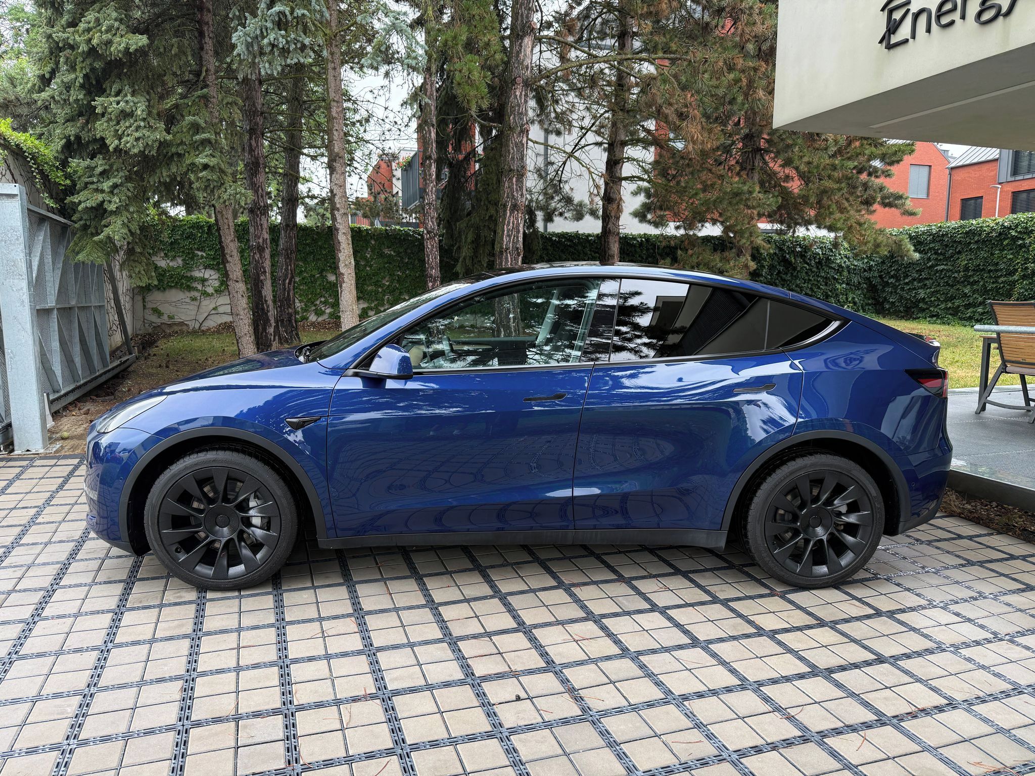 Tesla Model Y, Long Range AWD - fotka 3