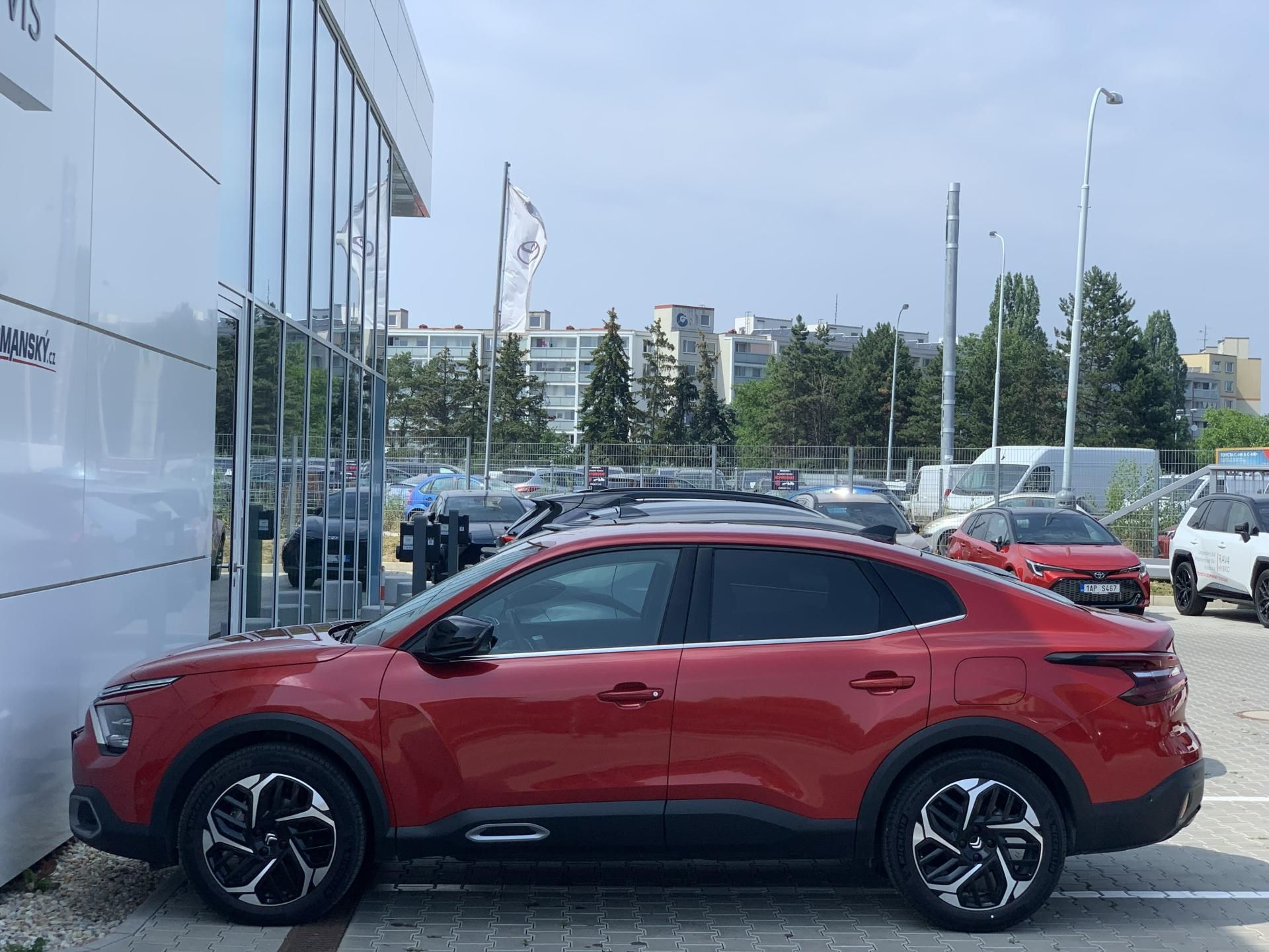 Citroën C4 X, C4 X SHINE 1.2 PureTech 96kW - fotka 4