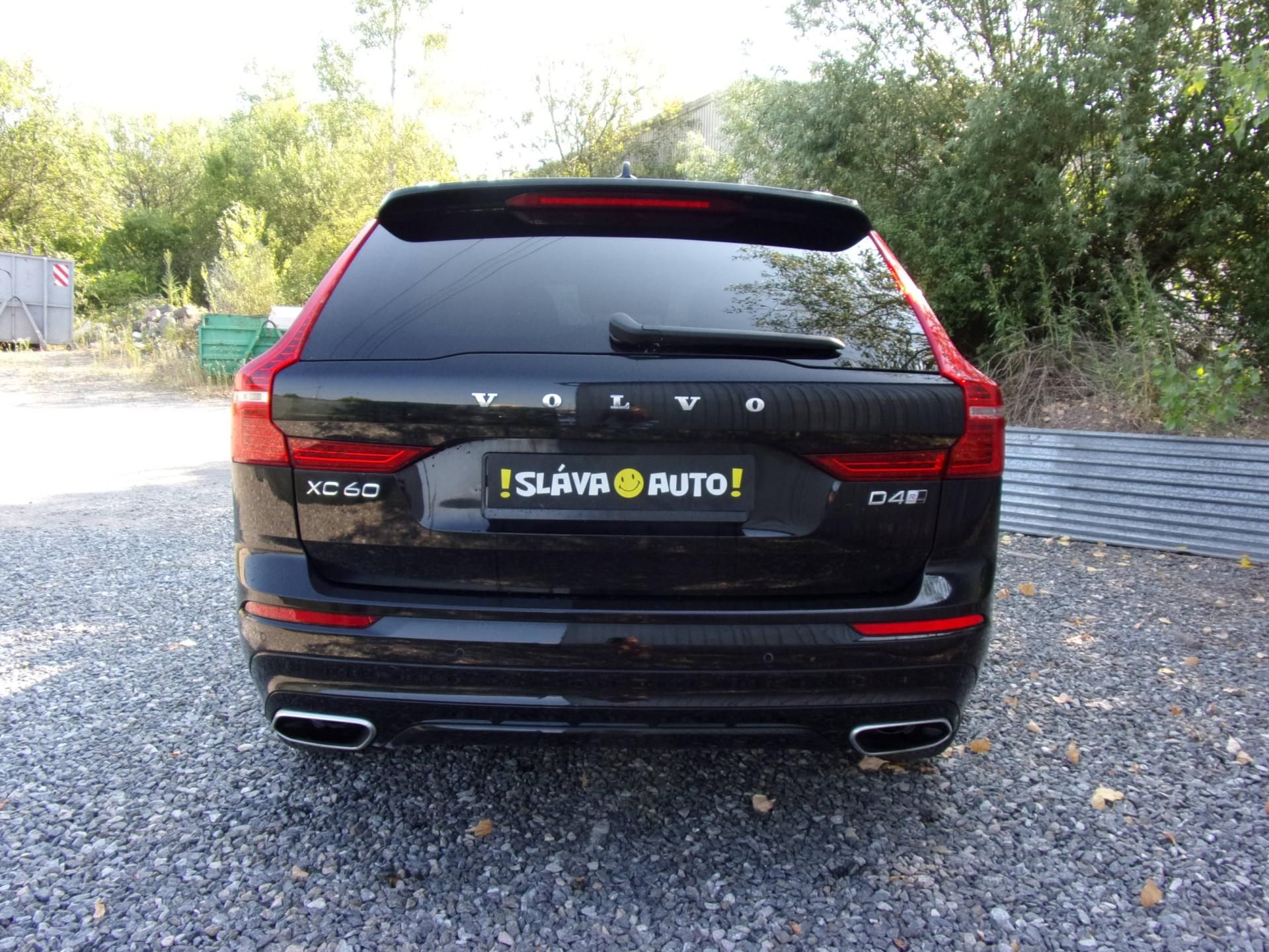 Volvo XC60, 2.0D4 140kW AWD R-LINE 148 000 - fotka 6