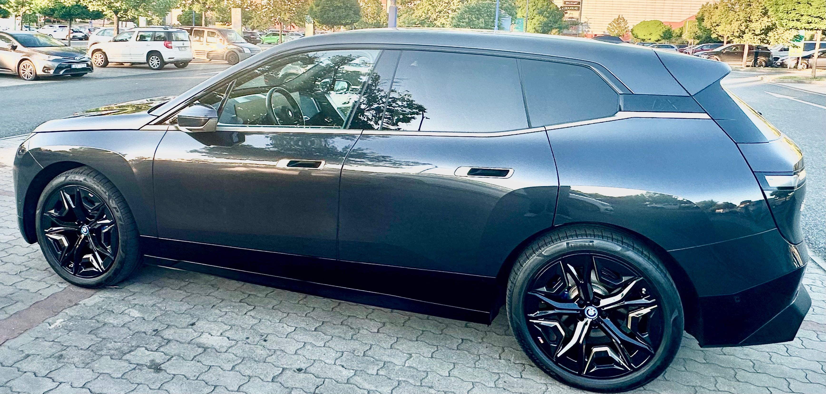 BMW iX - fotka 4