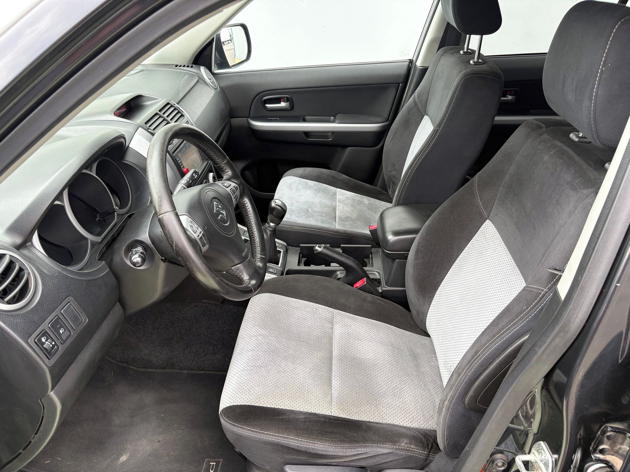 Suzuki Grand Vitara, 1.9DDiS, 95kW, Tažné, 4x4 - fotka 6