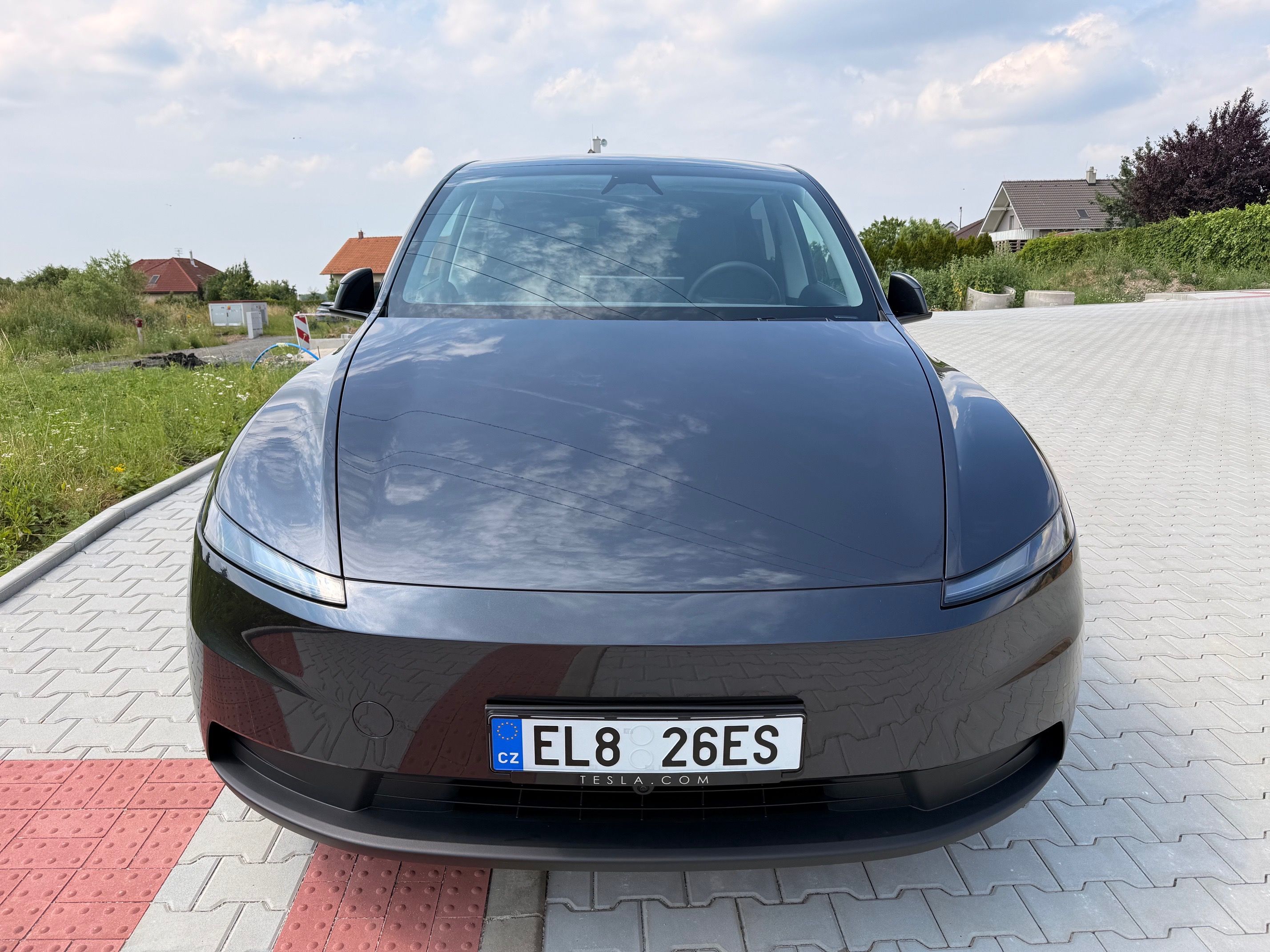 Tesla Model Y, Standard 220kw LFP