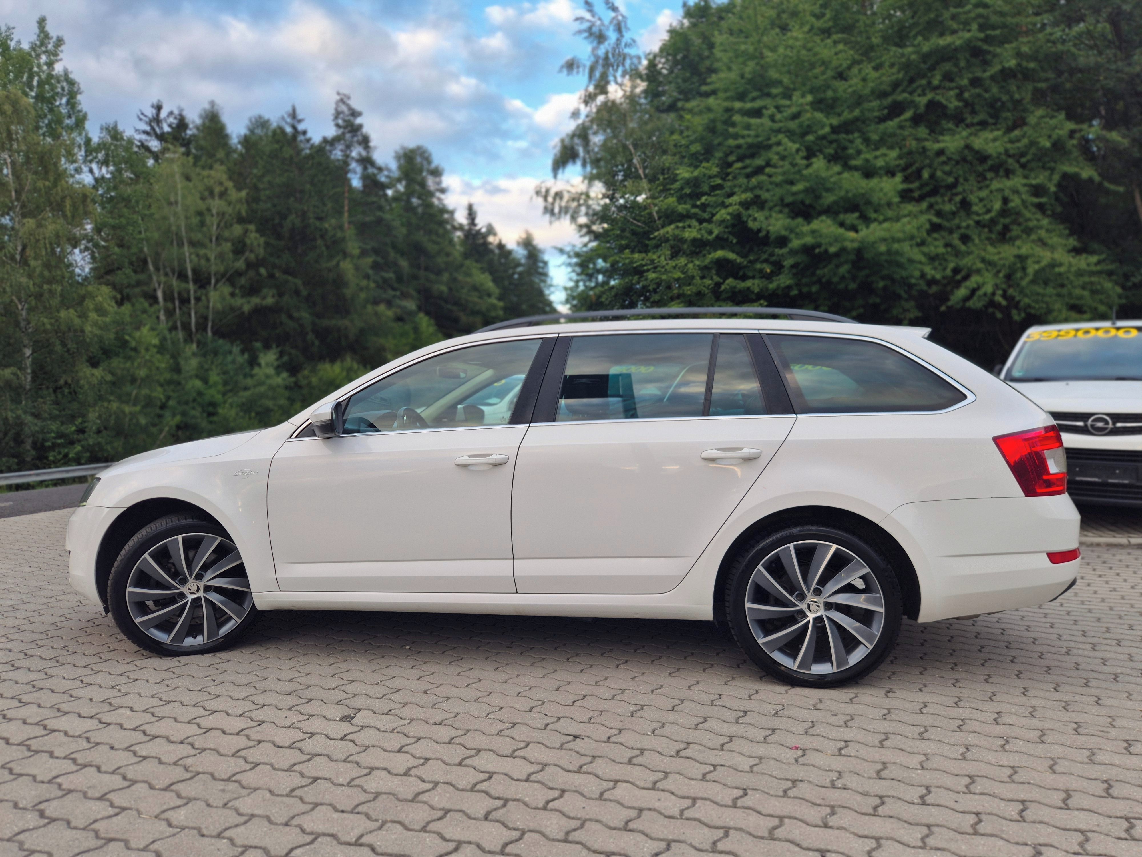 Škoda Octavia, LAURIN a KLEMENT 4X4 DSG - fotka 4