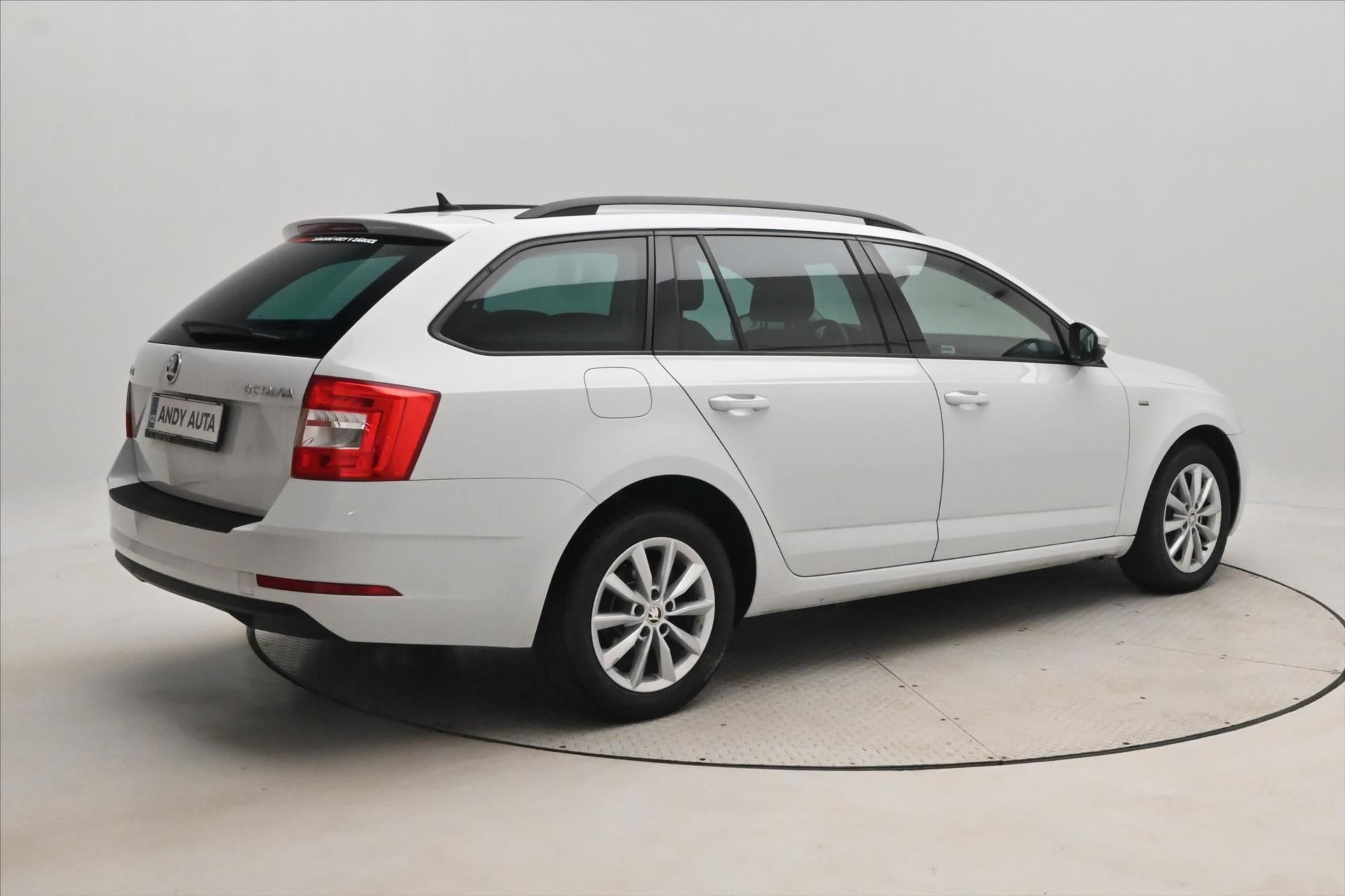Škoda Octavia, 2,0 TDI 110 kW DSG Clever Záru - fotka 5