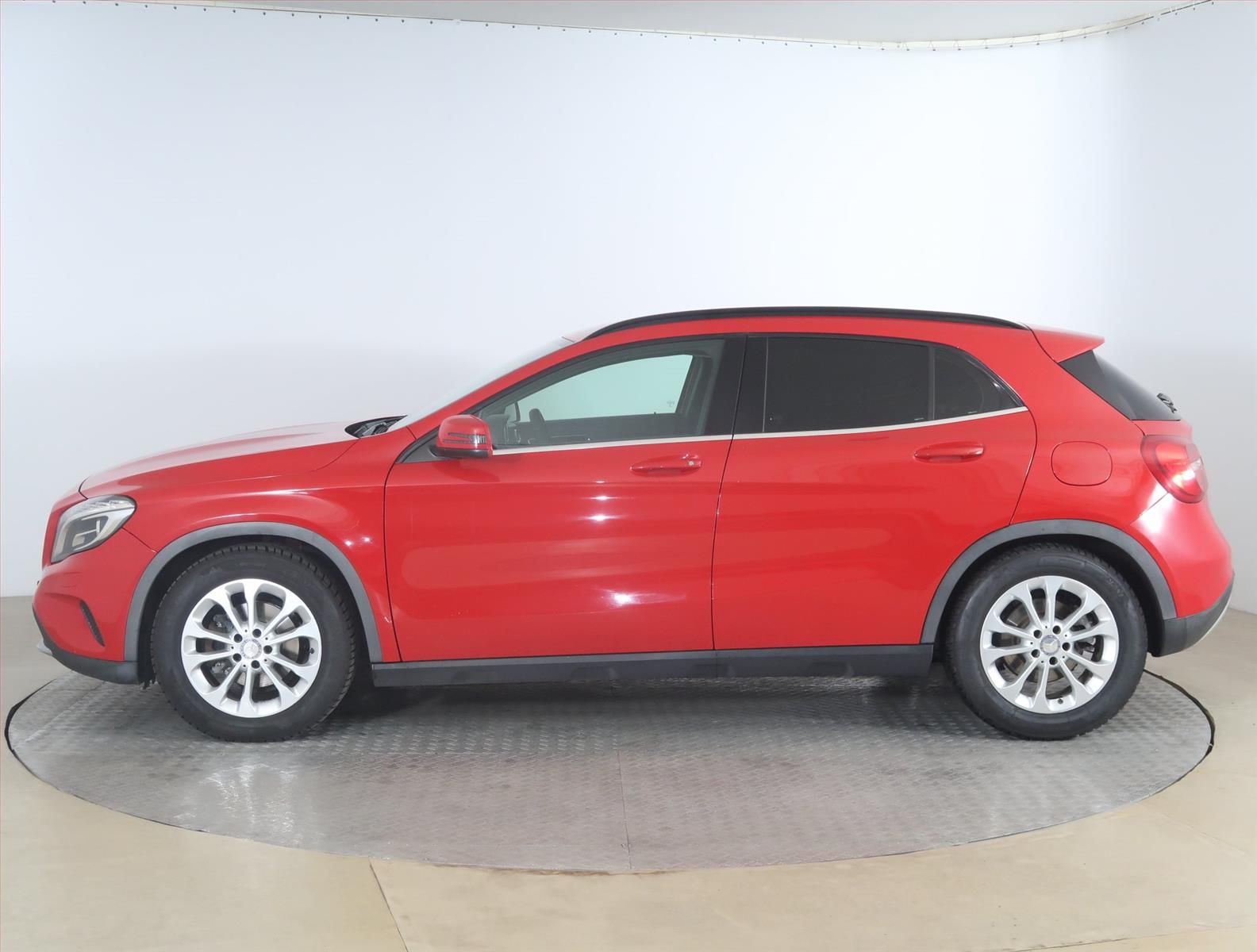 Mercedes-Benz GLA, 180 CDI, Progressive, Automat - fotka 3