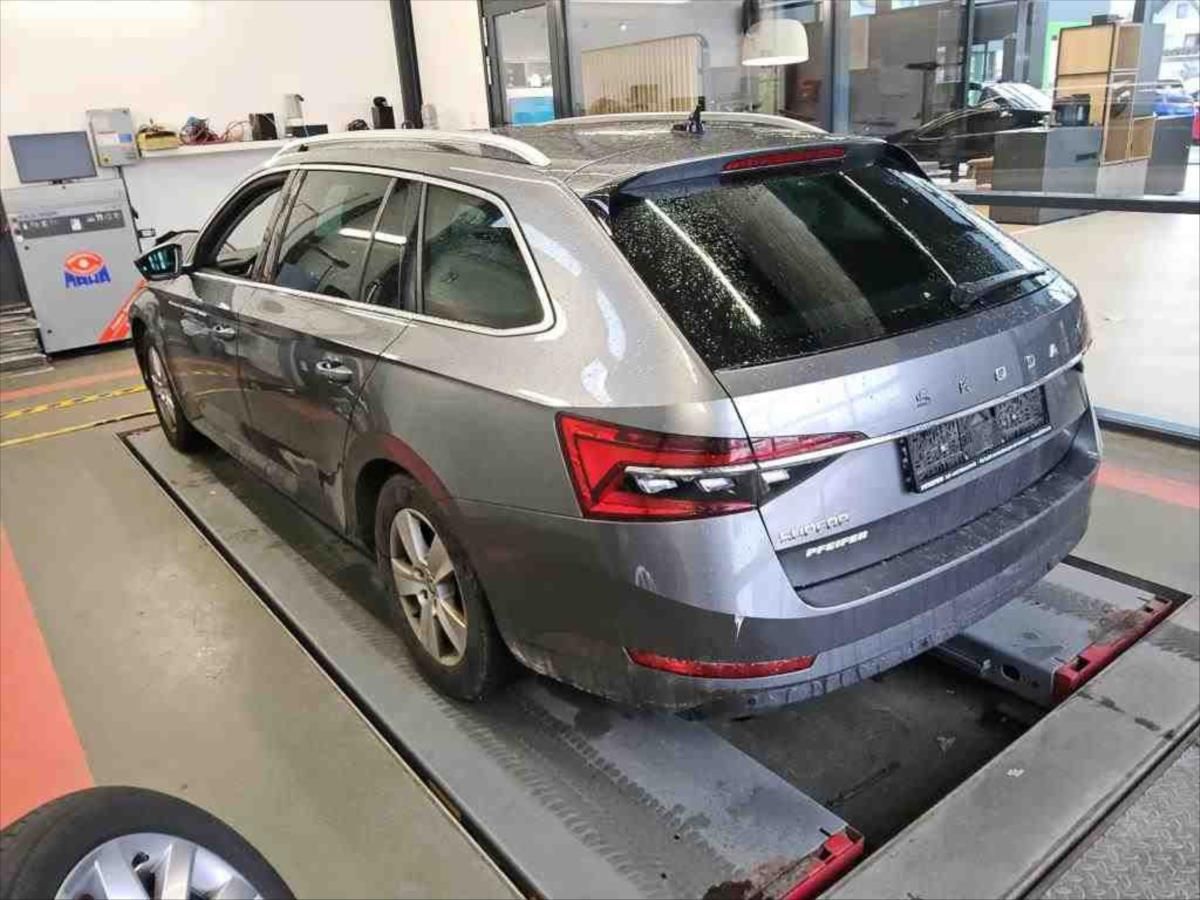 Škoda Superb, 2,0 STYLE,PANORAMA,TAŽNÉ,LED - fotka 4