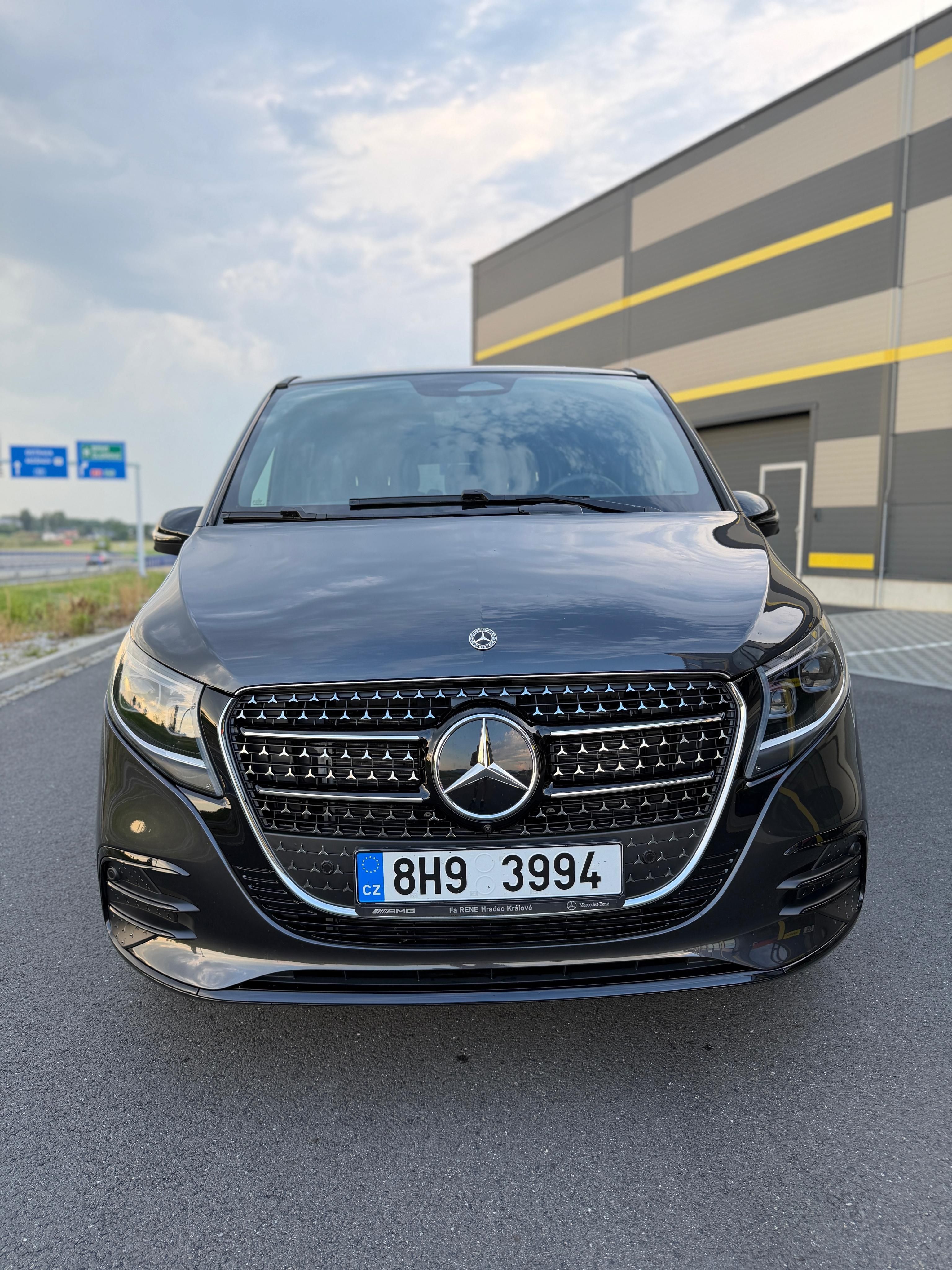 Mercedes-Benz Třídy V, 300d 4matic L, Exclusive, AMG - fotka 2