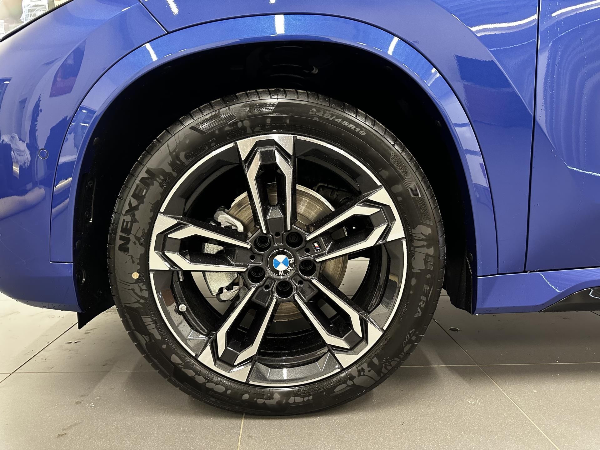 BMW iX1, iX1 eDrive20 - fotka 3