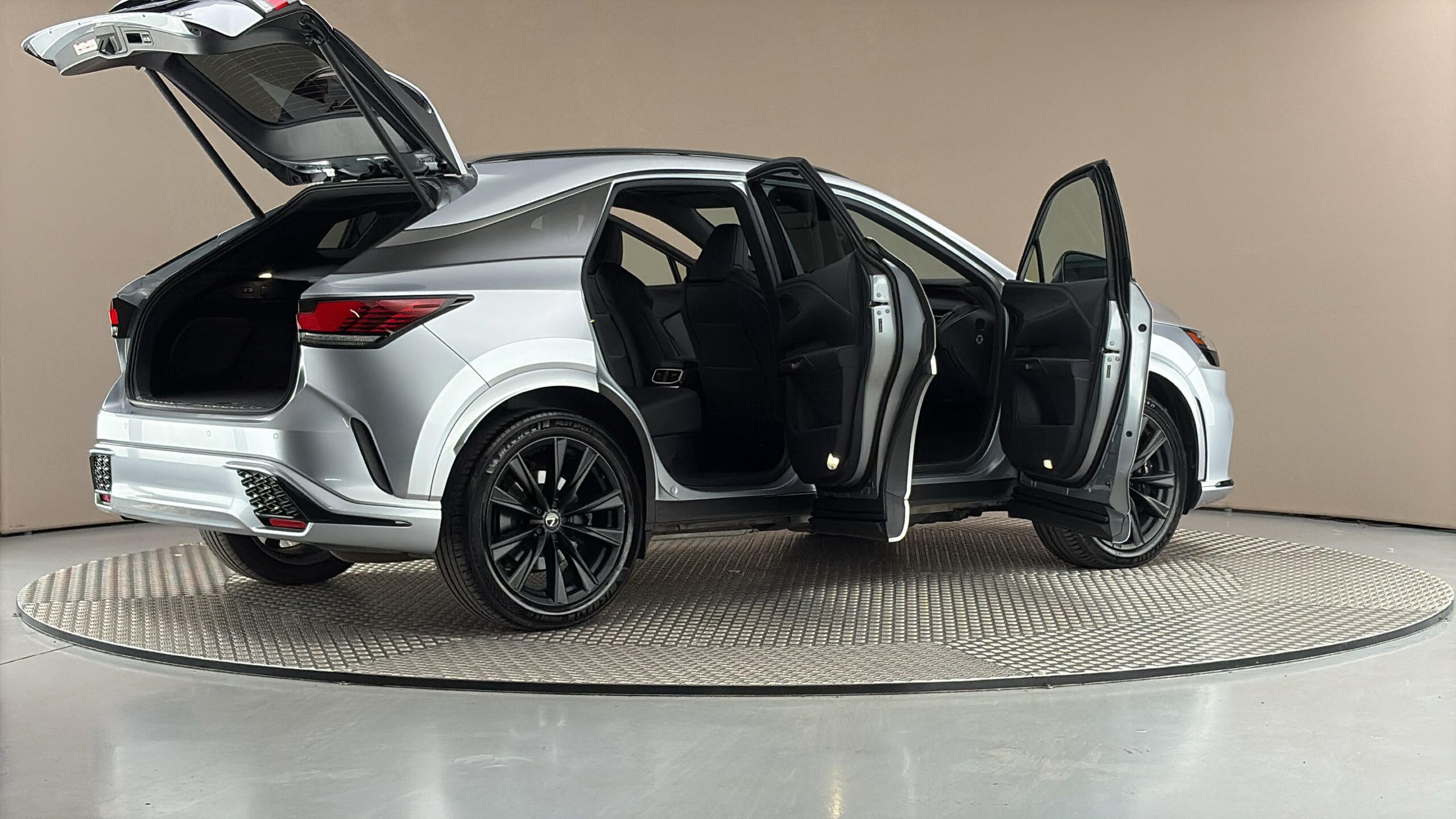 Lexus RX, 500h AUT 4x4 F Sport - fotka 6