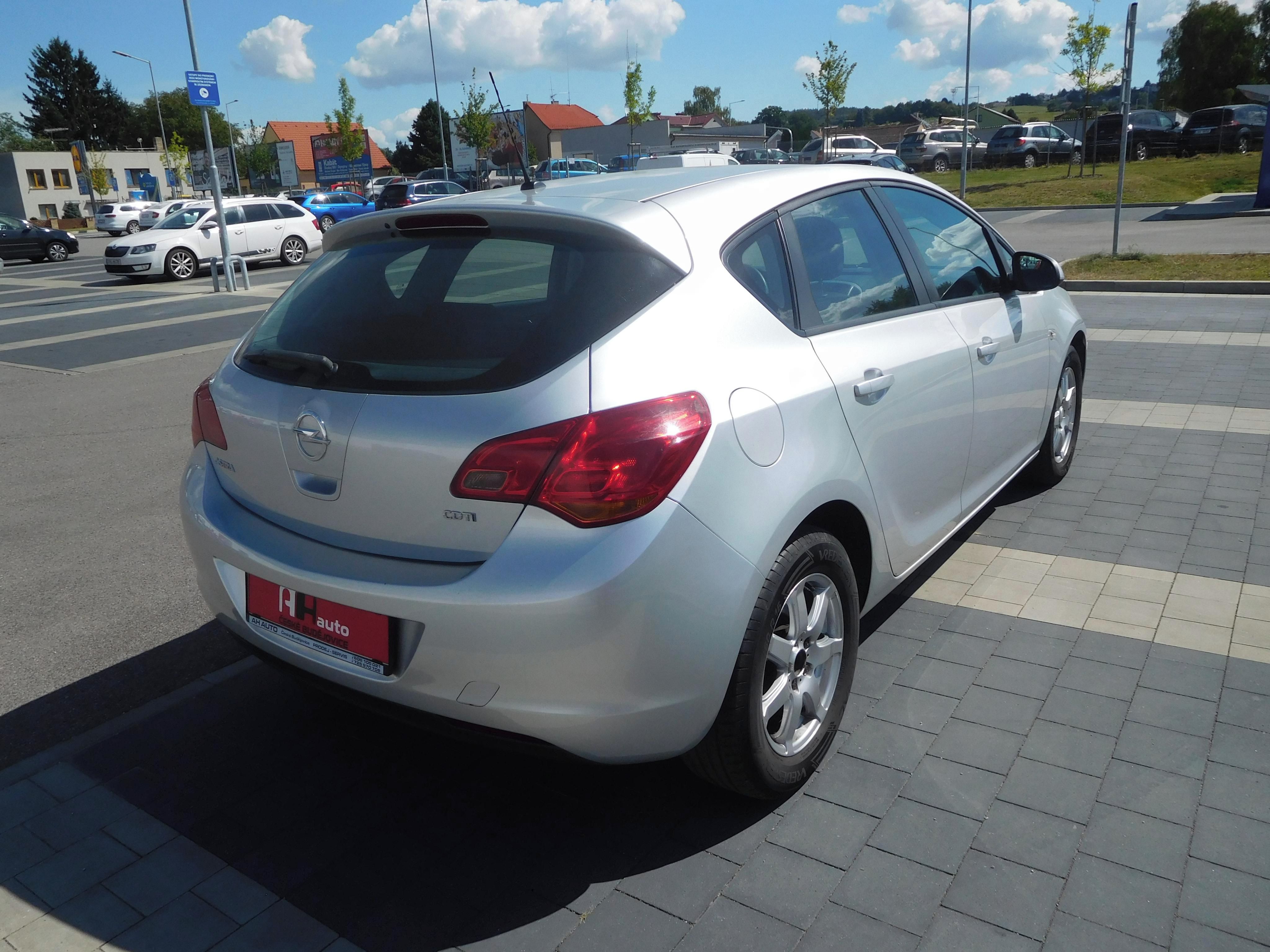 Opel Astra, 1.7 CDTi Comfort, 81 kW, Klima - fotka 3