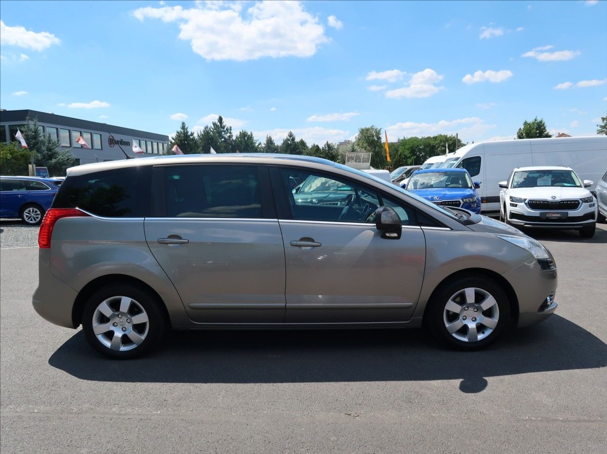 Peugeot 5008, 2,0 HDi,110kW,NovéČR,7míst - fotka 5
