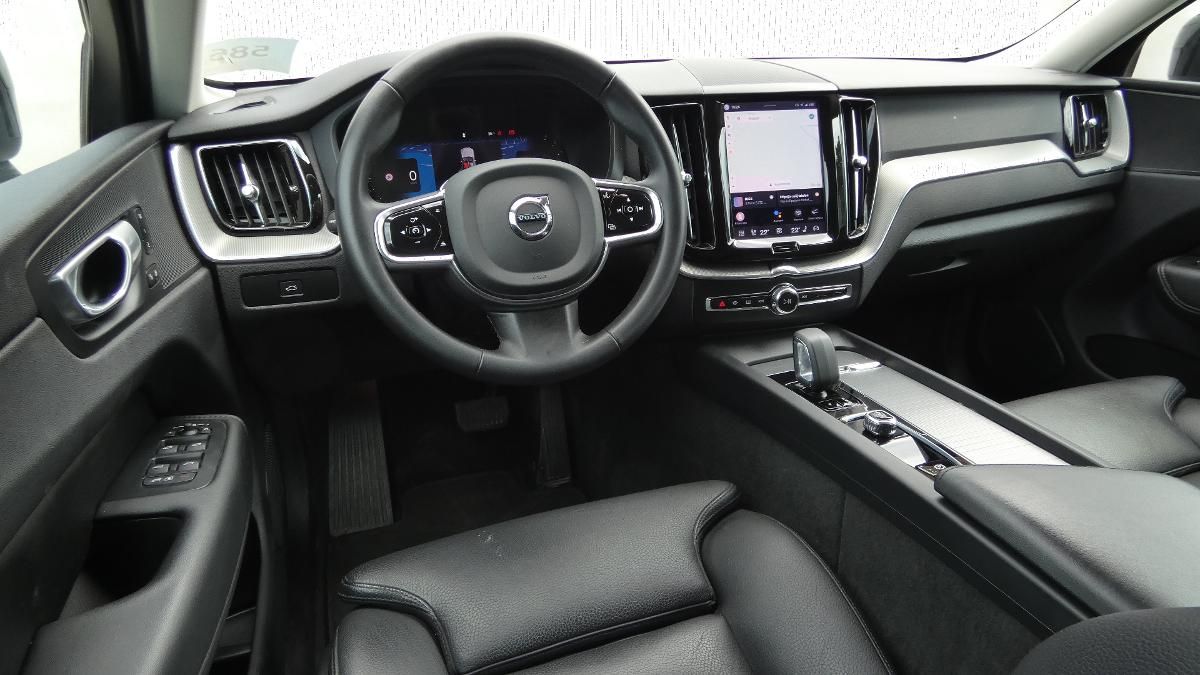 Volvo XC60, B4 mHEV AWD Plus Dark - fotka 5