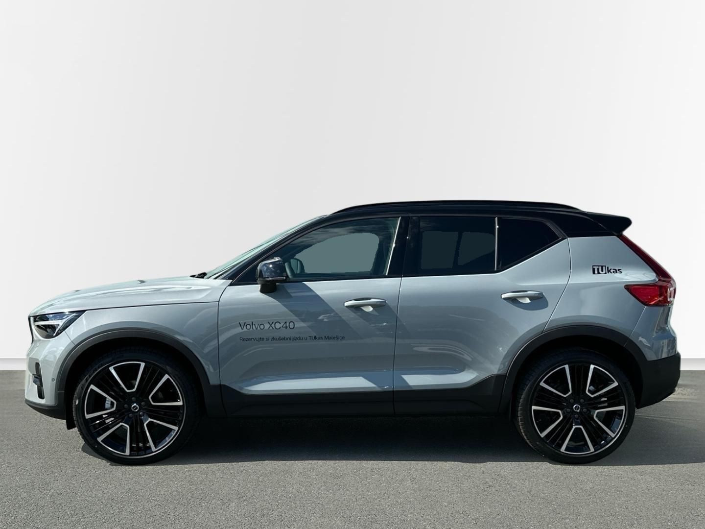 Volvo XC40, 2.0B3 120kW ULTRA BLACK EDITIO - fotka 2
