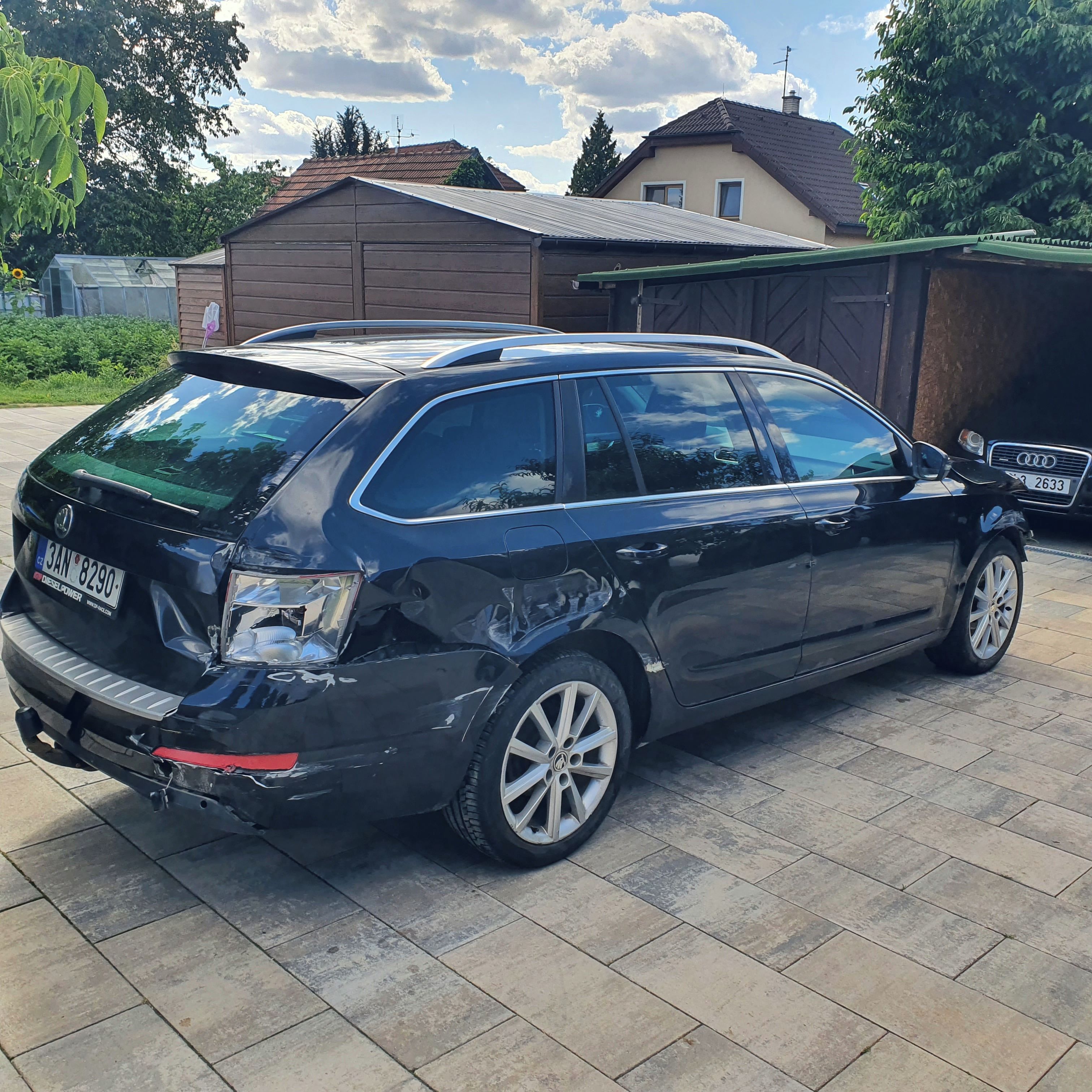 Škoda Octavia, Havarované - fotka 3
