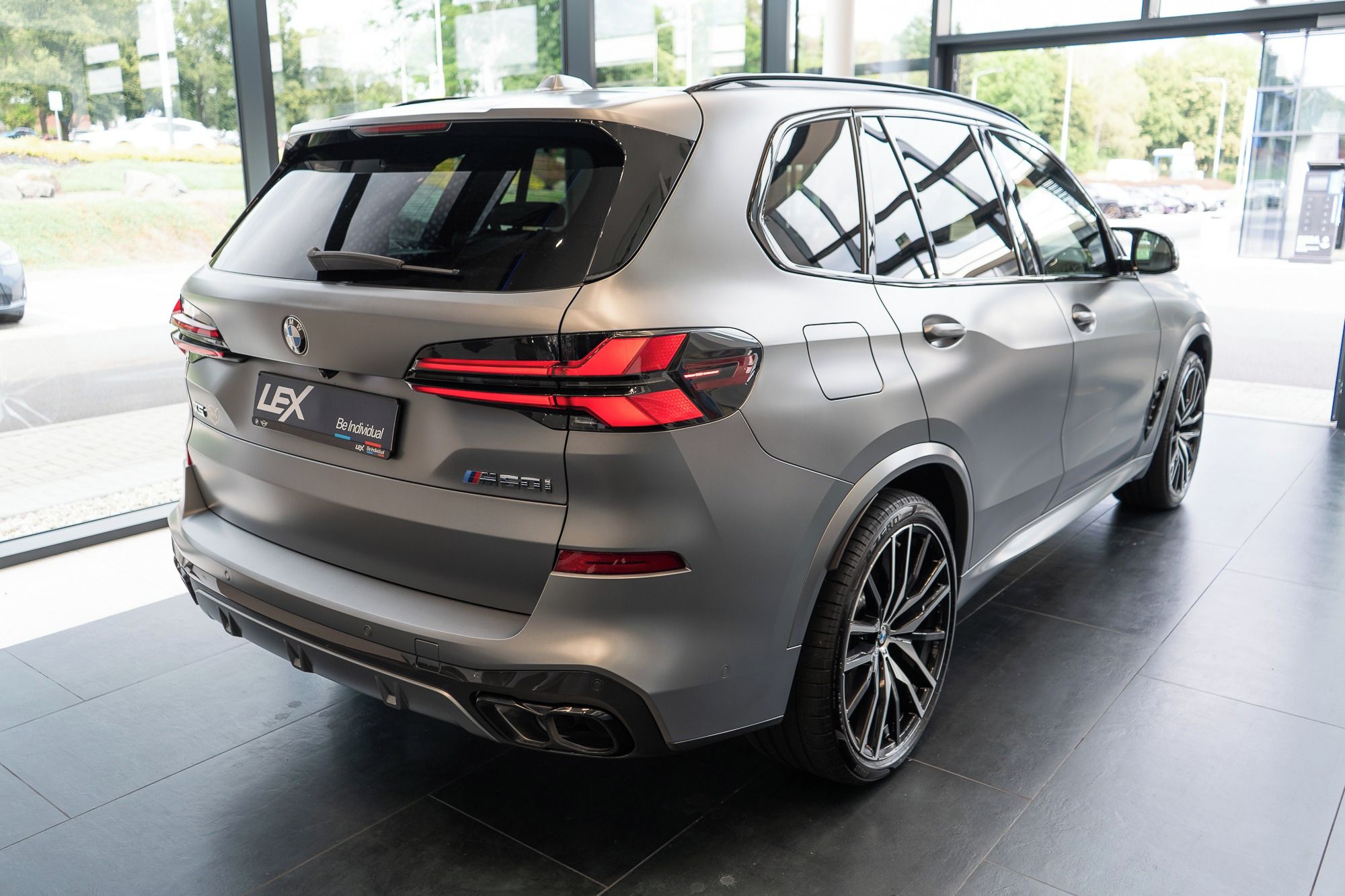 BMW X5, M60i - fotka 5
