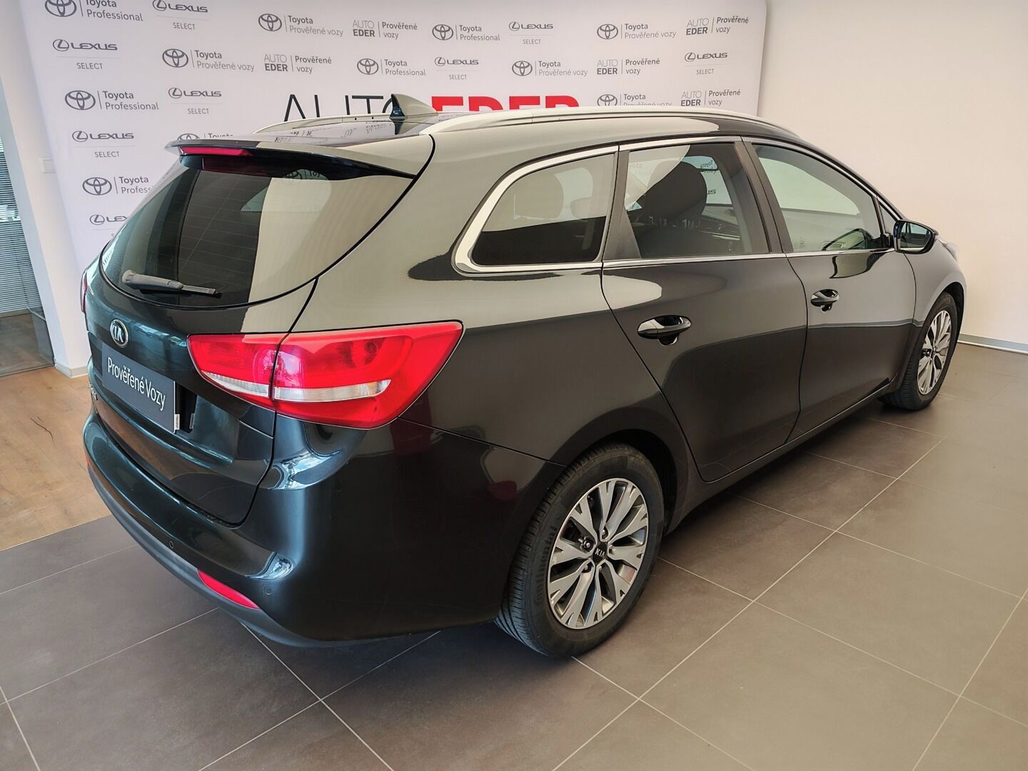 Kia Cee´d, 1.6 black pearl - fotka 4