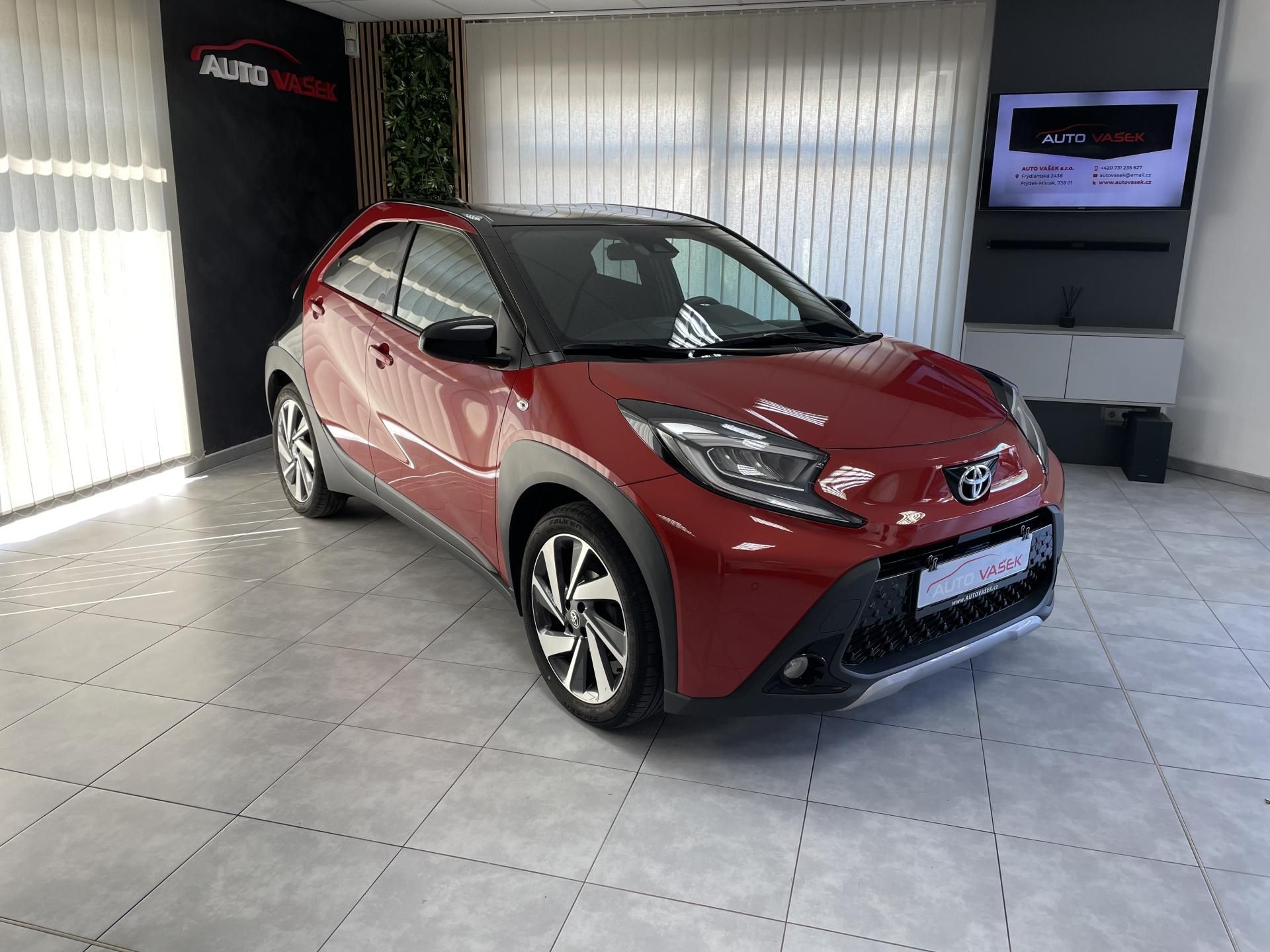 Toyota Aygo, X AUTOMAT ČR 1.MAJ LED NAVI - fotka 3