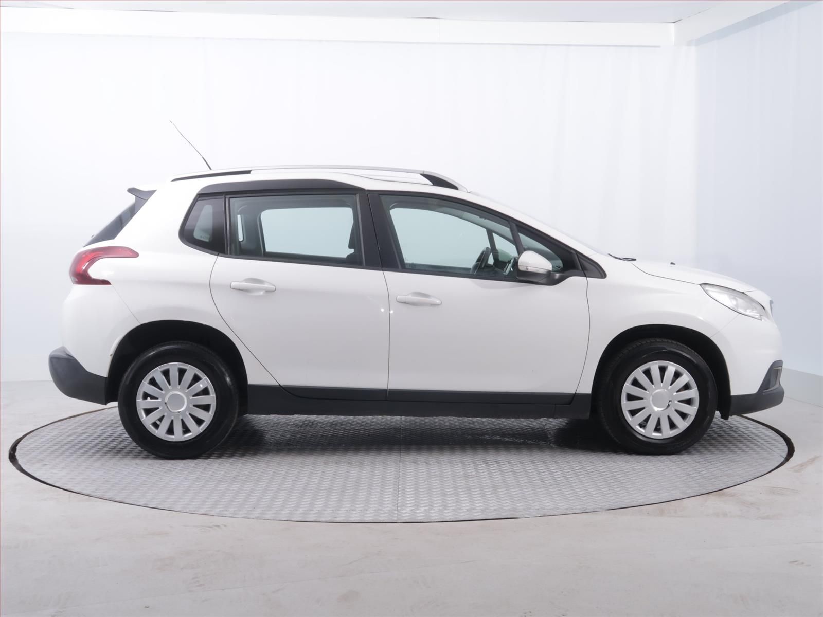 Peugeot 2008, 1.6 BlueHDi, Active - fotka 6