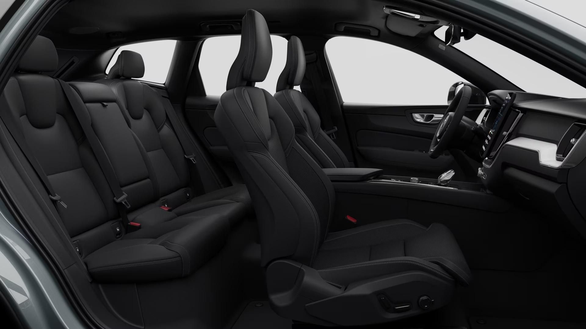 Volvo XC60, B5 AWD AUT PLUS BLACK EDITION - fotka 4