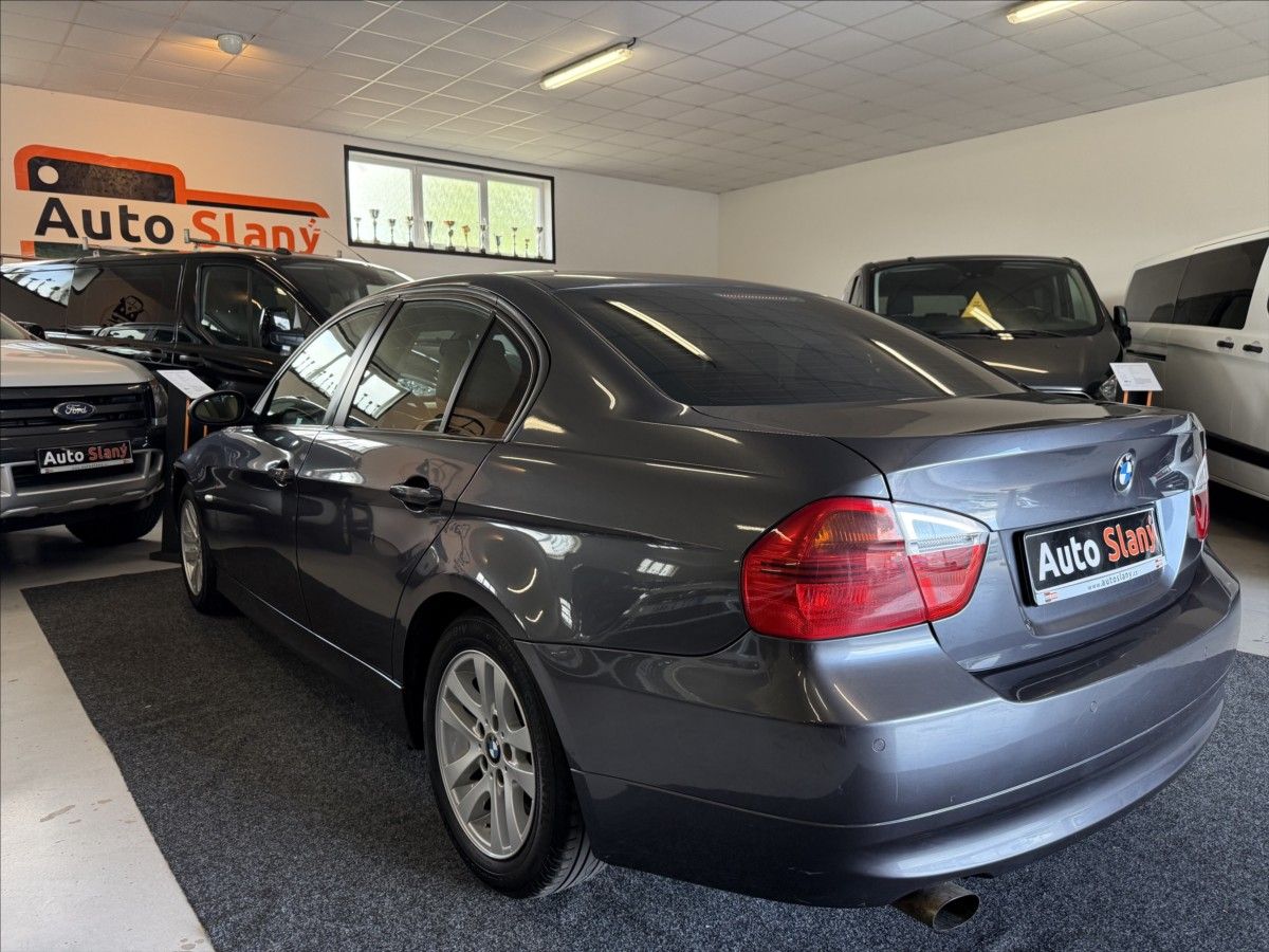 BMW Řada 3, 320i E90,110kW,manuál - fotka 5