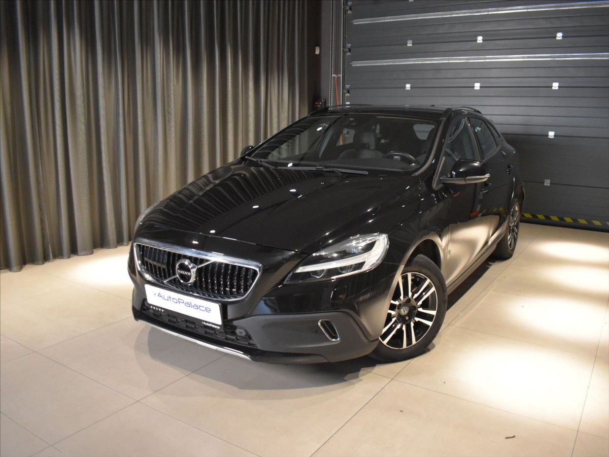 Volvo V40, 2,0 D3 Cross Country Adapt.tem