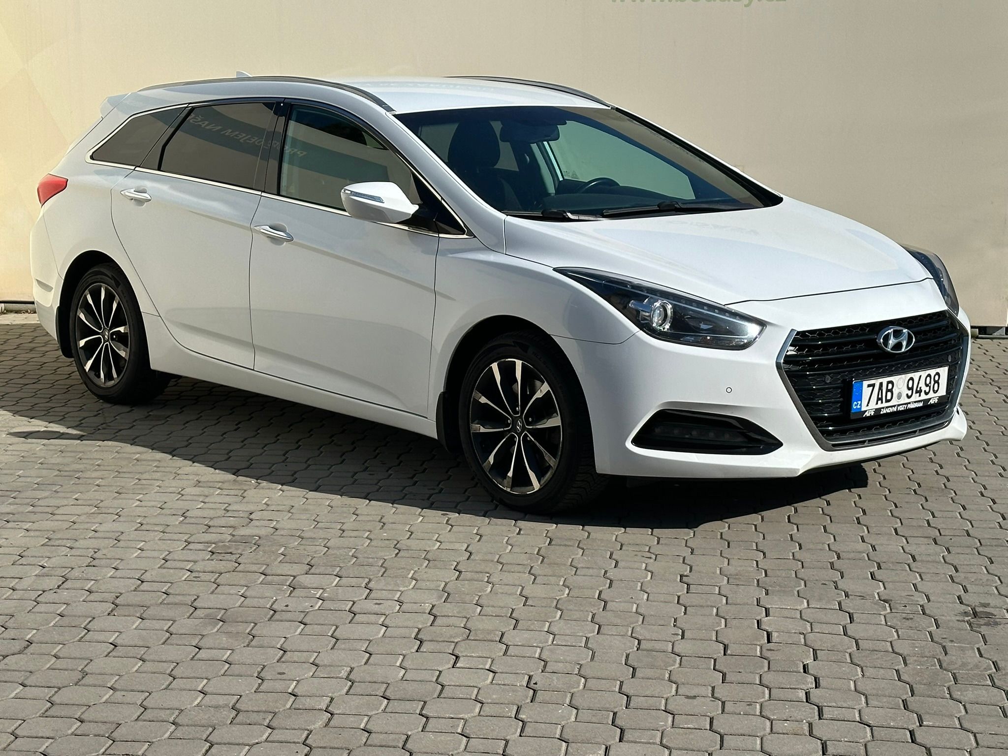 Hyundai i40, 1,7CRDi 104kw MAN ČR Nebourané - fotka 2