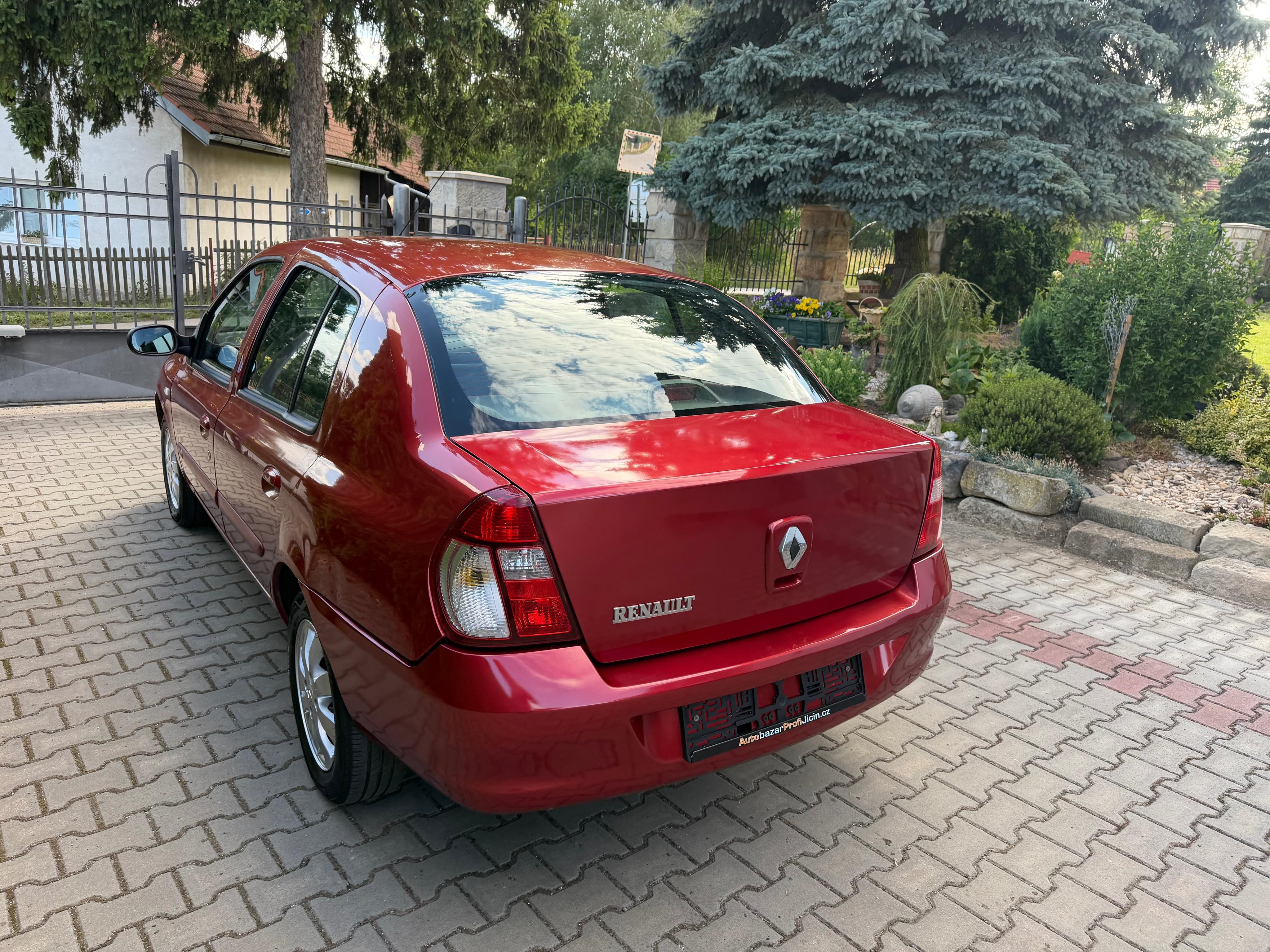 Renault Thalia, 1,4i/16 V nové zimáky  klima - fotka 6