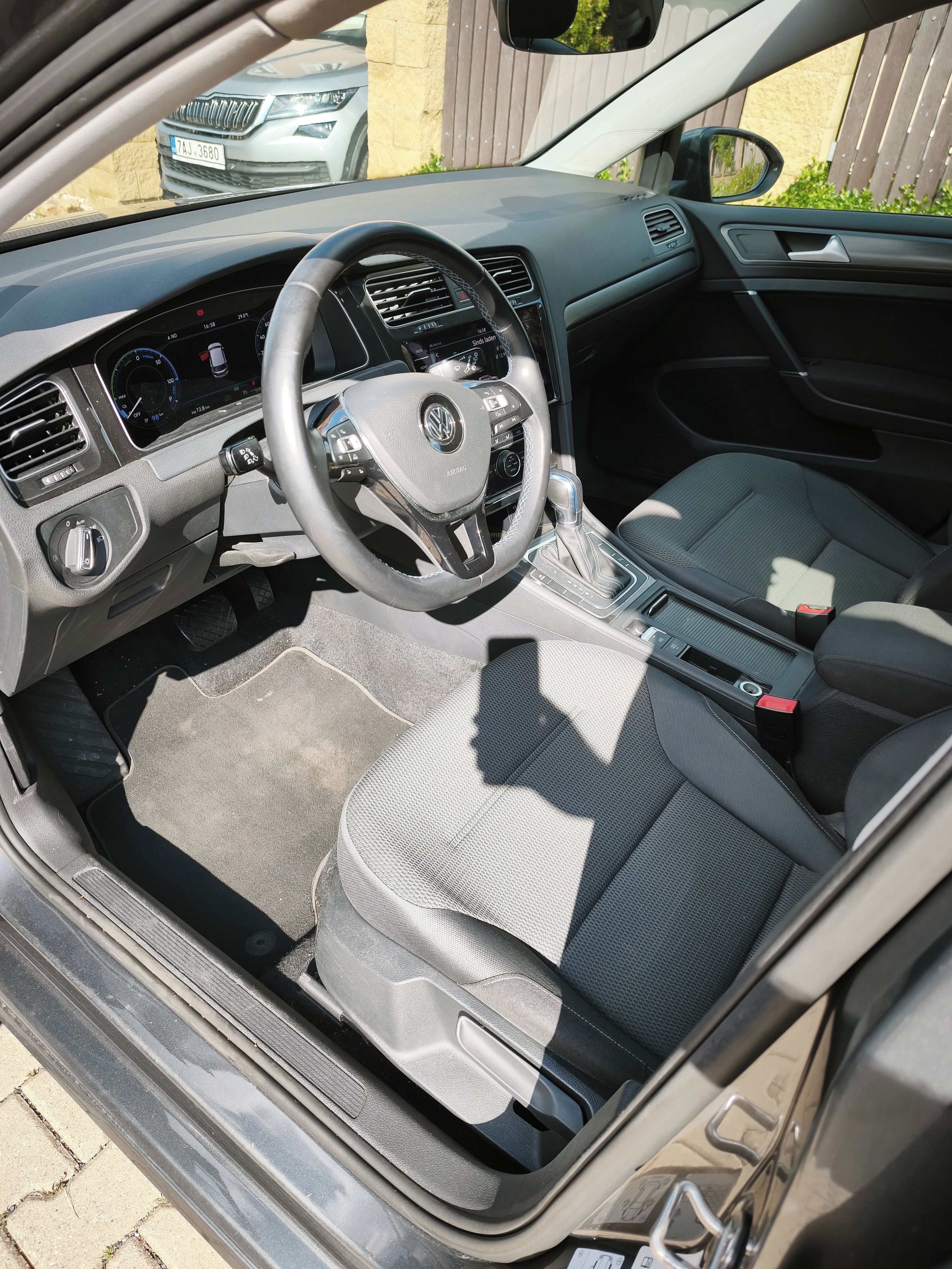 Volkswagen e-Golf, TČ*ACC*Výhřev*VirtKok*SoH94%! - fotka 5