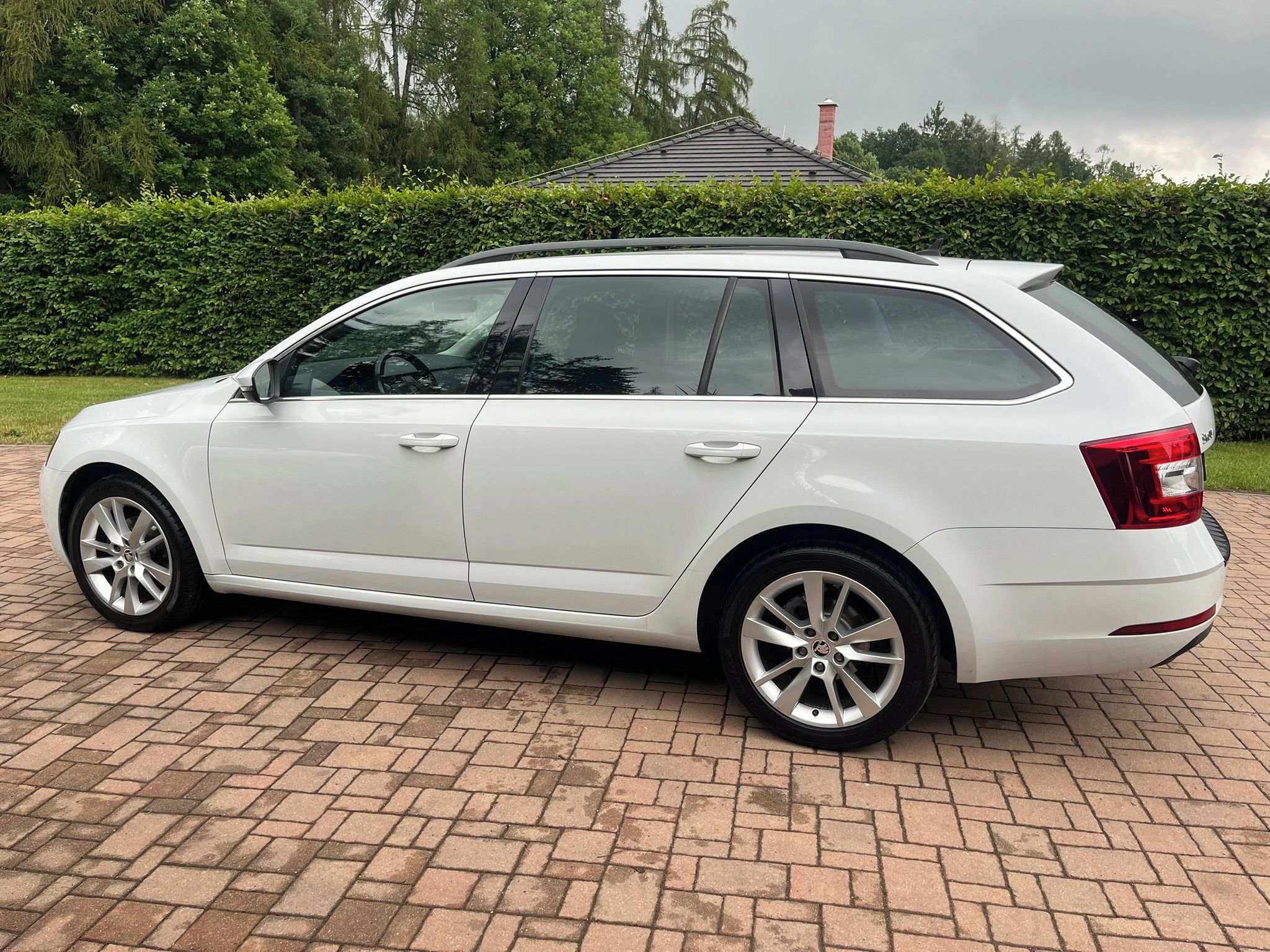 Škoda Octavia, 1.4 TSI 110kW Full LED Navi - fotka 5